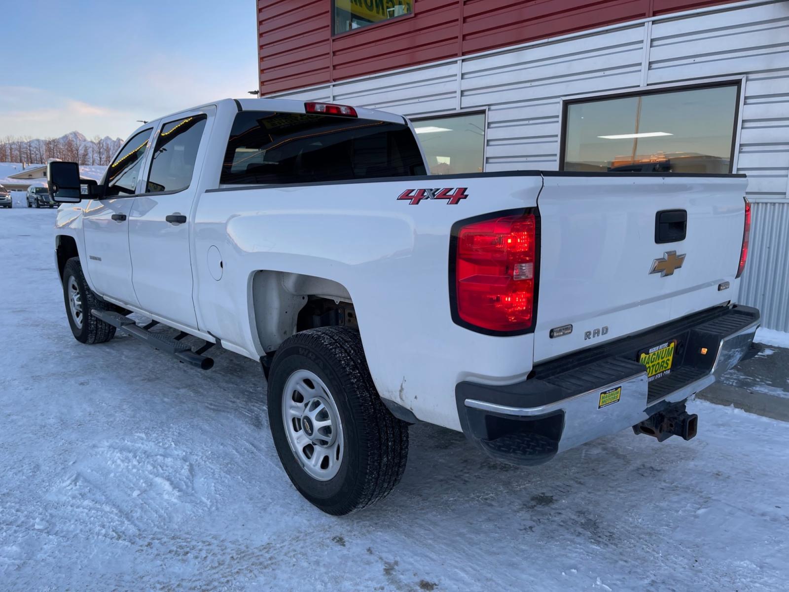 2019 White /Gray Chevrolet Silverado 3500HD Crew Cab 4WD (1GC4KVEY4KF) with an 6.6L V8 OHV 32V TURBO DIESEL engine, 6A transmission, located at 1960 Industrial Drive, Wasilla, 99654, (907) 376-5555, 61.573475, -149.400146 - Photo #2
