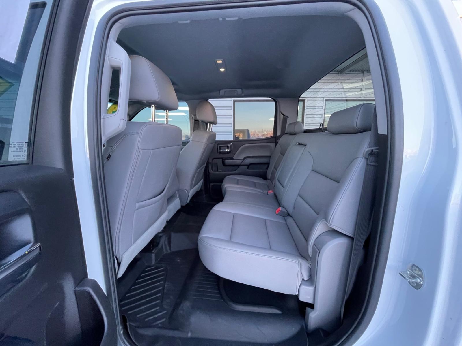 2019 White /Gray Chevrolet Silverado 3500HD Crew Cab 4WD (1GC4KVEY4KF) with an 6.6L V8 OHV 32V TURBO DIESEL engine, 6A transmission, located at 1960 Industrial Drive, Wasilla, 99654, (907) 376-5555, 61.573475, -149.400146 - Photo #9
