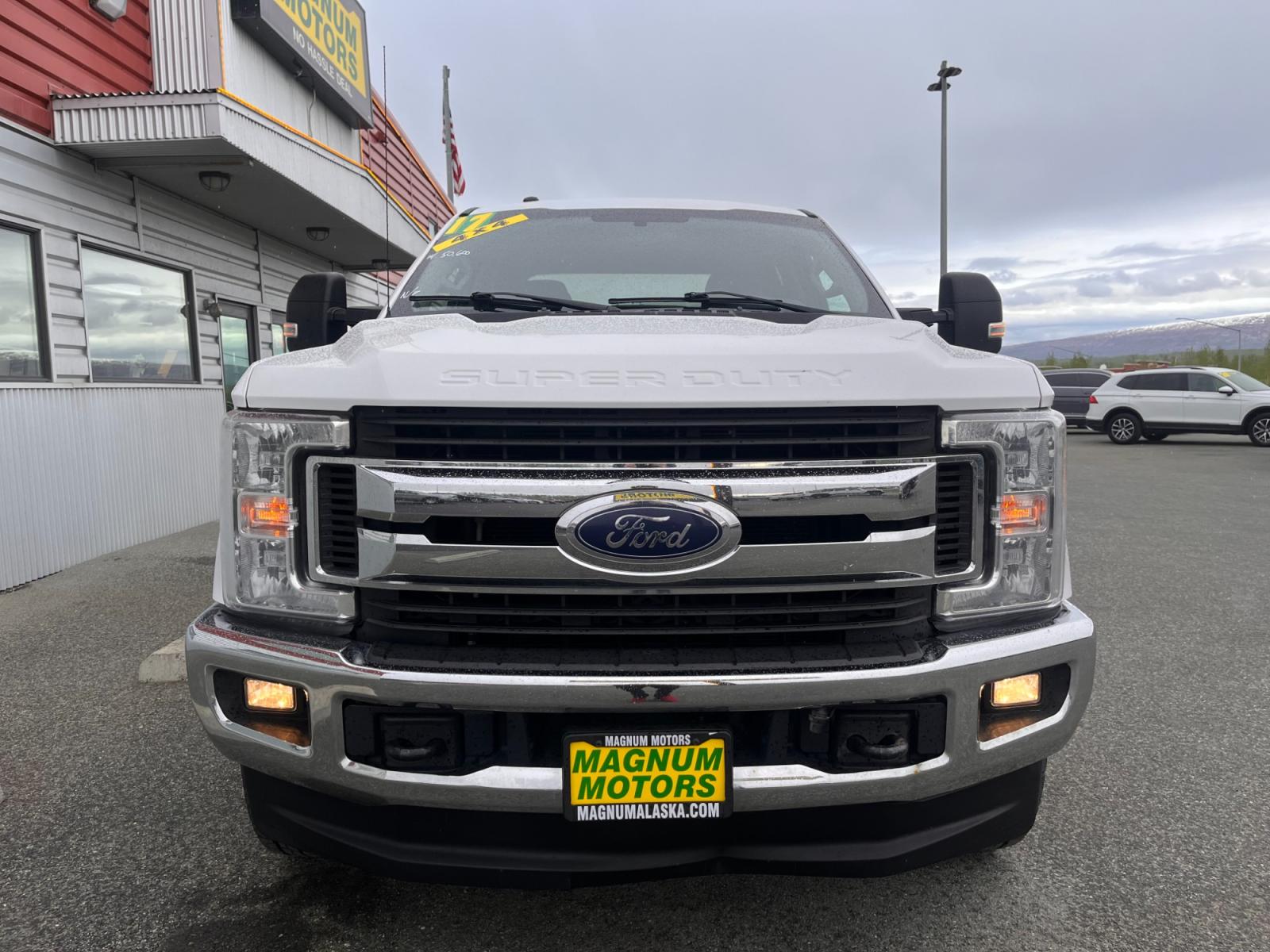 2017 White /gray Ford F-350 SD XLT Crew Cab 4WD (1FT8W3B60HE) with an 6.2L V8 OHV 16V engine, 6A transmission, located at 1960 Industrial Drive, Wasilla, 99654, (907) 376-5555, 61.573475, -149.400146 - Photo #6