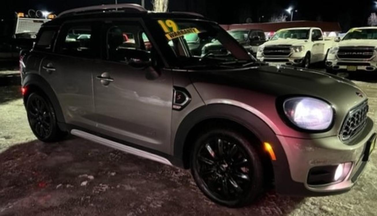 2019 Gray /BLACK Mini Countryman S ALL4 (WMZYT5C5XK3) with an 1.6L L4 DOHC 16V TURBO engine, AUTO transmission, located at 44152 Sterling Highway, Soldotna, 99669, (907) 262-5555, 60.484917, -151.062408 - Photo #4