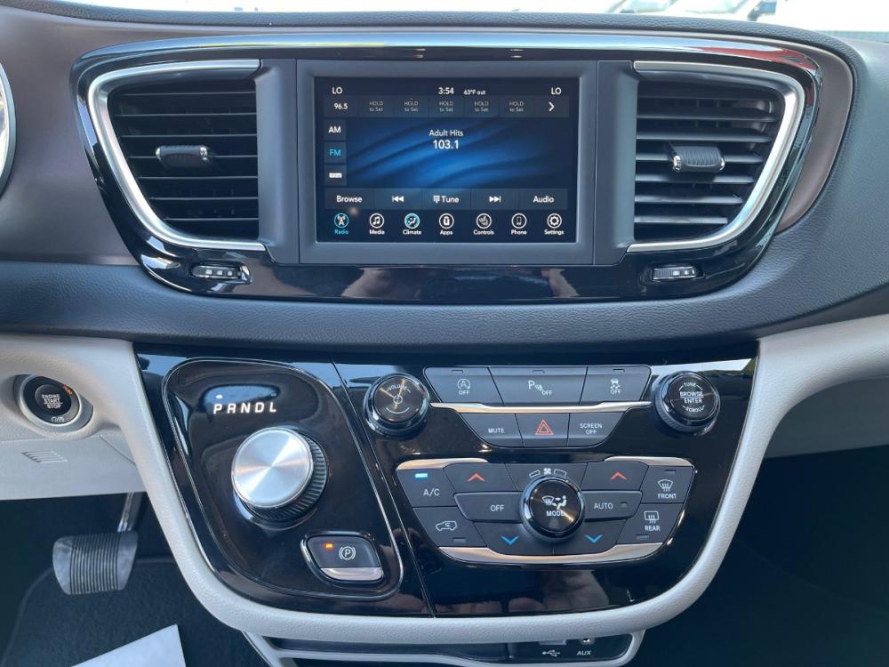 2019 Silver /Black Chrysler Pacifica Touring-L (2C4RC1BG4KR) with an 3.6L V6 DOHC 24V engine, 9A transmission, located at 1960 Industrial Drive, Wasilla, 99654, (907) 376-5555, 61.573475, -149.400146 - Photo #12