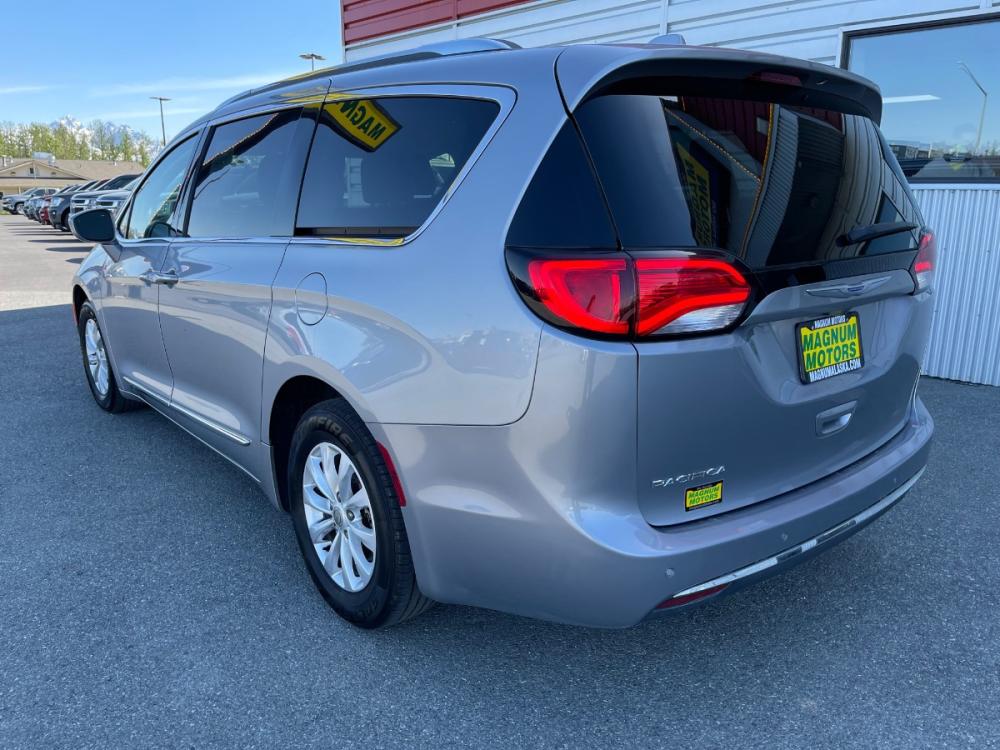 2019 Silver /Black Chrysler Pacifica Touring-L (2C4RC1BG4KR) with an 3.6L V6 DOHC 24V engine, 9A transmission, located at 1960 Industrial Drive, Wasilla, 99654, (907) 376-5555, 61.573475, -149.400146 - Photo #3