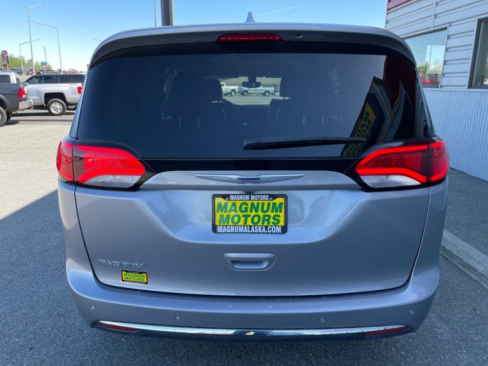 2019 Silver /Black Chrysler Pacifica Touring-L (2C4RC1BG4KR) with an 3.6L V6 DOHC 24V engine, 9A transmission, located at 1960 Industrial Drive, Wasilla, 99654, (907) 376-5555, 61.573475, -149.400146 - Photo #4
