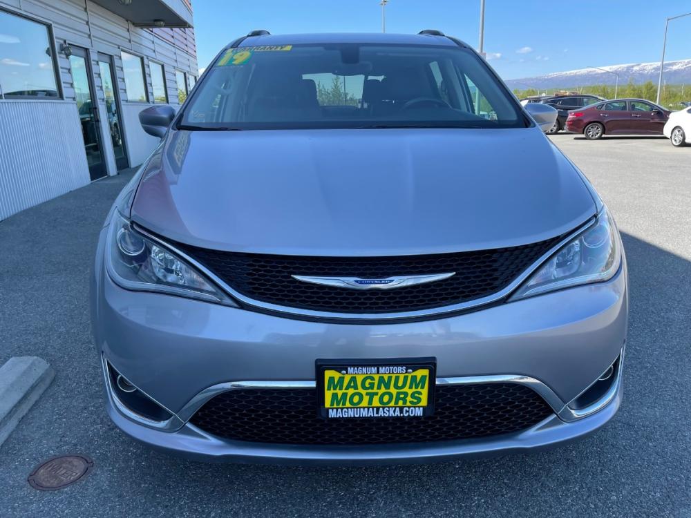 2019 Silver /Black Chrysler Pacifica Touring-L (2C4RC1BG4KR) with an 3.6L V6 DOHC 24V engine, 9A transmission, located at 1960 Industrial Drive, Wasilla, 99654, (907) 376-5555, 61.573475, -149.400146 - Photo #7
