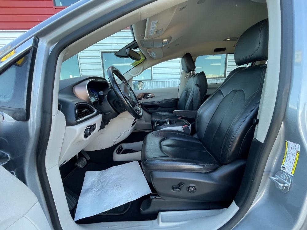 2019 Silver /Black Chrysler Pacifica Touring-L (2C4RC1BG4KR) with an 3.6L V6 DOHC 24V engine, 9A transmission, located at 1960 Industrial Drive, Wasilla, 99654, (907) 376-5555, 61.573475, -149.400146 - Photo #8
