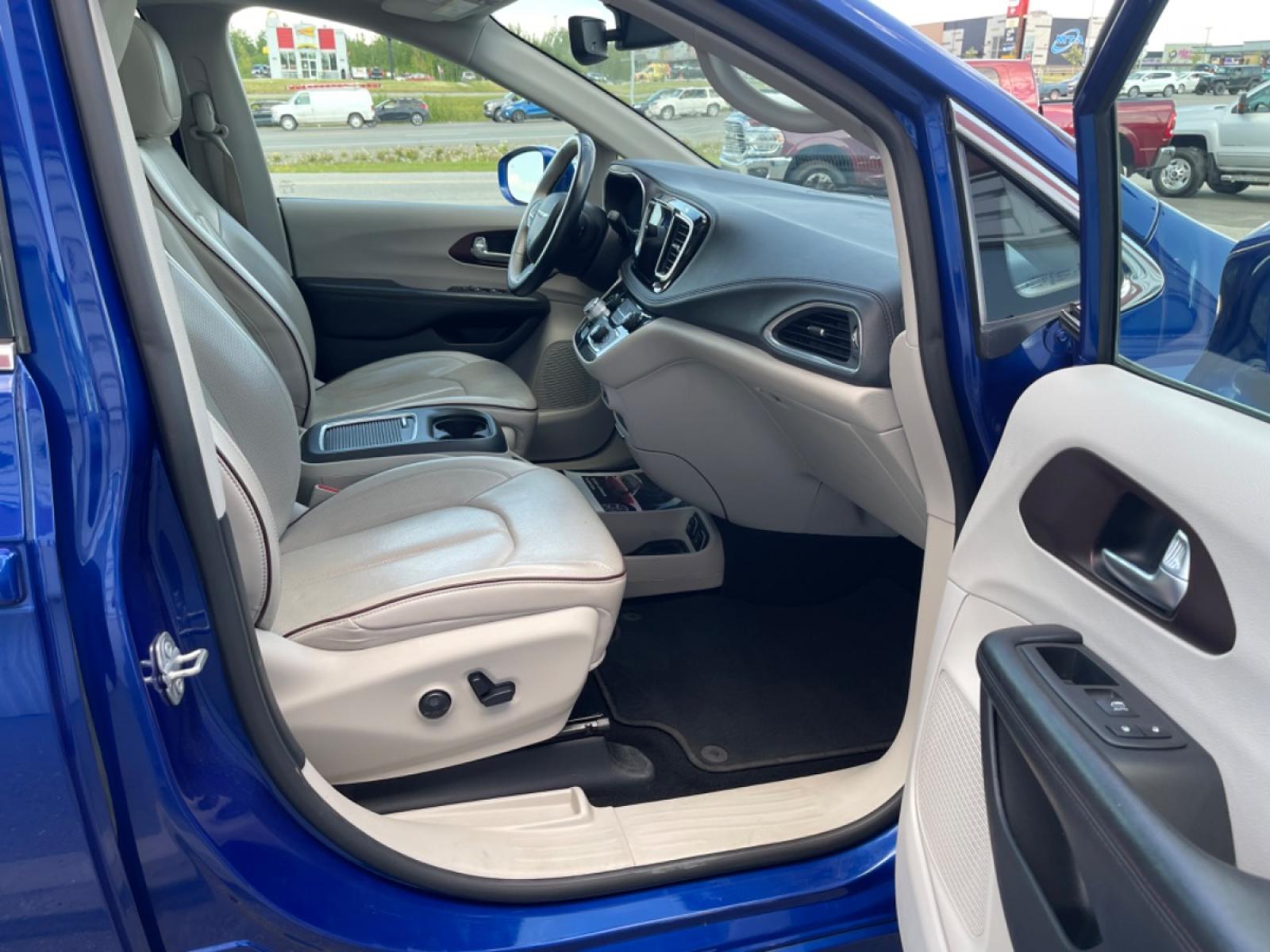2020 Blue /white Chrysler Pacifica Limited (2C4RC1GGXLR) with an 3.6L V6 DOHC 24V engine, 9A transmission, located at 44152 Sterling Highway, Soldotna, 99669, (907) 262-5555, 60.484917, -151.062408 - Front Wheel drive - Photo #6