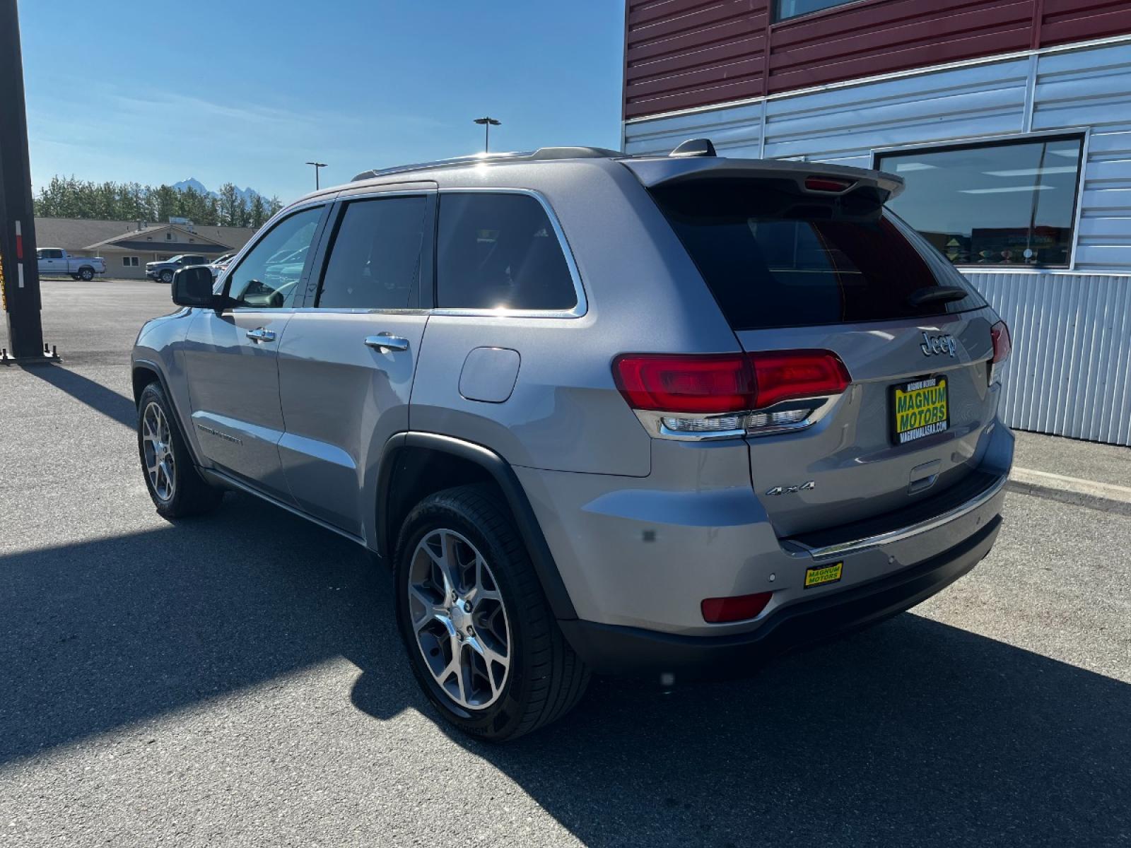 2019 Silver Jeep Grand Cherokee Limited 4WD (1C4RJFBG1KC) with an 3.6L V6 DOHC 24V engine, 8A transmission, located at 44152 Sterling Highway, Soldotna, 99669, (907) 262-5555, 60.484917, -151.062408 - Photo #2