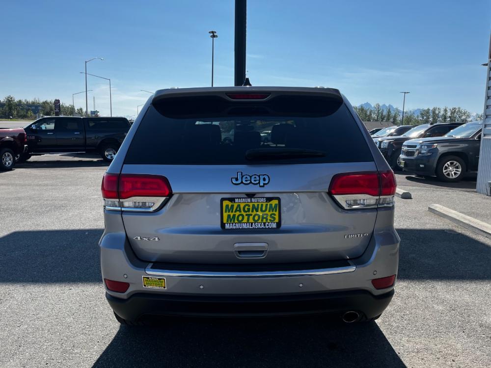 2019 Silver Jeep Grand Cherokee Limited 4WD (1C4RJFBG1KC) with an 3.6L V6 DOHC 24V engine, 8A transmission, located at 44152 Sterling Highway, Soldotna, 99669, (907) 262-5555, 60.484917, -151.062408 - Photo #4