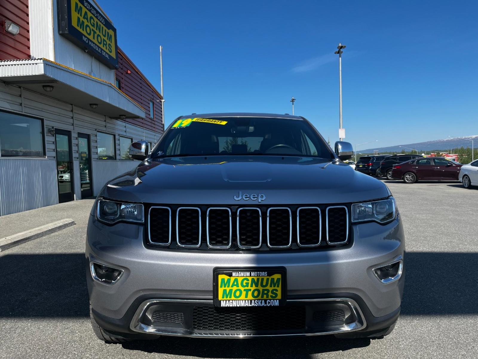 2019 Silver Jeep Grand Cherokee Limited 4WD (1C4RJFBG1KC) with an 3.6L V6 DOHC 24V engine, 8A transmission, located at 44152 Sterling Highway, Soldotna, 99669, (907) 262-5555, 60.484917, -151.062408 - Photo #6