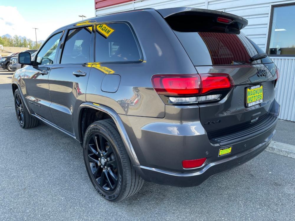 2019 Gray /Black Jeep Grand Cherokee Laredo 4WD (1C4RJFAG7KC) with an 3.6L V6 DOHC 24V engine, 8A transmission, located at 1960 Industrial Drive, Wasilla, 99654, (907) 376-5555, 61.573475, -149.400146 - Photo #3
