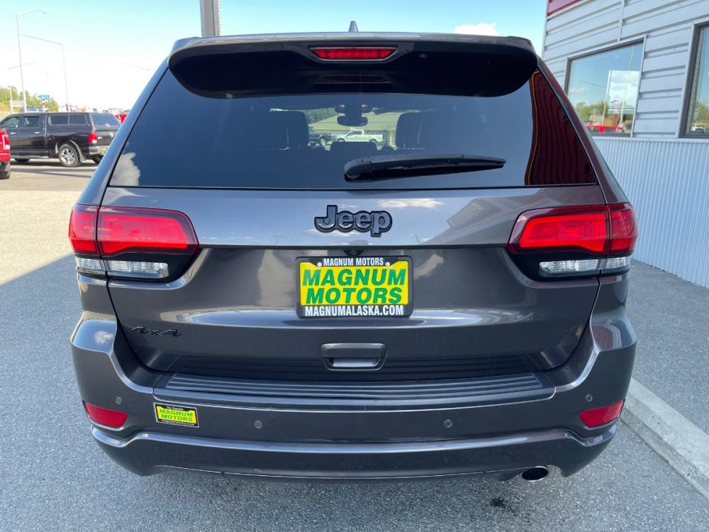 2019 Gray /Black Jeep Grand Cherokee Laredo 4WD (1C4RJFAG7KC) with an 3.6L V6 DOHC 24V engine, 8A transmission, located at 1960 Industrial Drive, Wasilla, 99654, (907) 376-5555, 61.573475, -149.400146 - Photo #4
