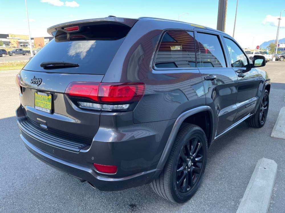 2019 Gray /Black Jeep Grand Cherokee Laredo 4WD (1C4RJFAG7KC) with an 3.6L V6 DOHC 24V engine, 8A transmission, located at 1960 Industrial Drive, Wasilla, 99654, (907) 376-5555, 61.573475, -149.400146 - Photo #5