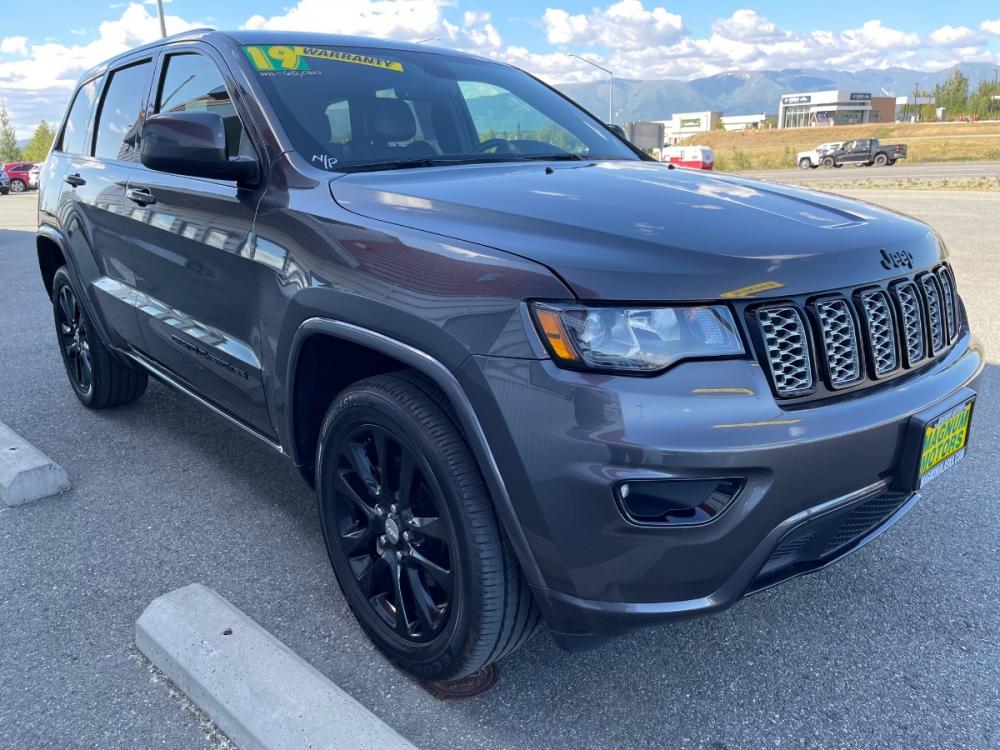 2019 Gray /Black Jeep Grand Cherokee Laredo 4WD (1C4RJFAG7KC) with an 3.6L V6 DOHC 24V engine, 8A transmission, located at 1960 Industrial Drive, Wasilla, 99654, (907) 376-5555, 61.573475, -149.400146 - Photo #6