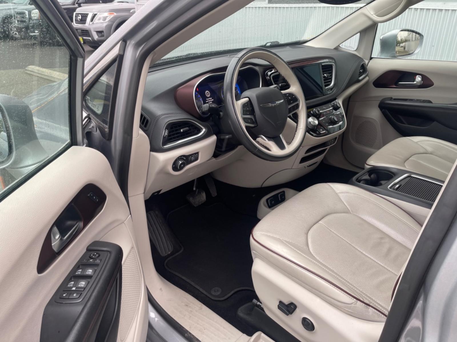 2020 Gray Chrysler Pacifica Limited (2C4RC1GG5LR) with an 3.6L V6 DOHC 24V engine, 9A transmission, located at 44152 Sterling Highway, Soldotna, 99669, (907) 262-5555, 60.484917, -151.062408 - Photo #11