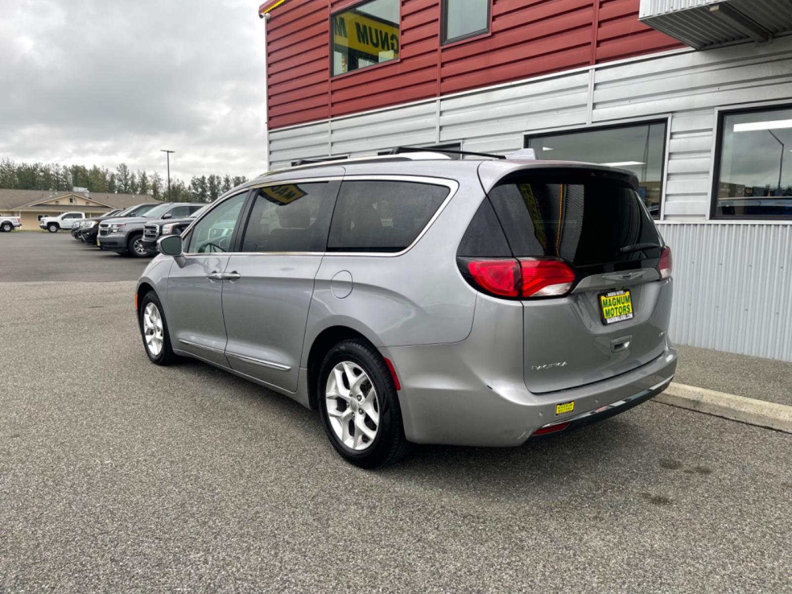 2020 Gray Chrysler Pacifica Limited (2C4RC1GG5LR) with an 3.6L V6 DOHC 24V engine, 9A transmission, located at 44152 Sterling Highway, Soldotna, 99669, (907) 262-5555, 60.484917, -151.062408 - Photo #2