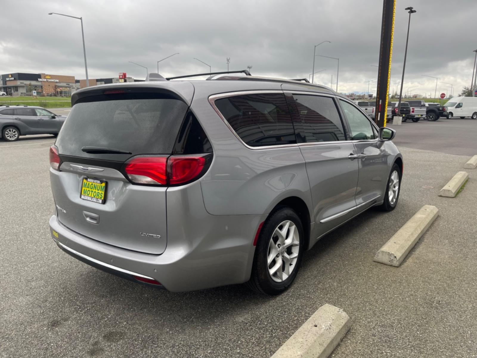2020 Gray Chrysler Pacifica Limited (2C4RC1GG5LR) with an 3.6L V6 DOHC 24V engine, 9A transmission, located at 44152 Sterling Highway, Soldotna, 99669, (907) 262-5555, 60.484917, -151.062408 - Photo #4