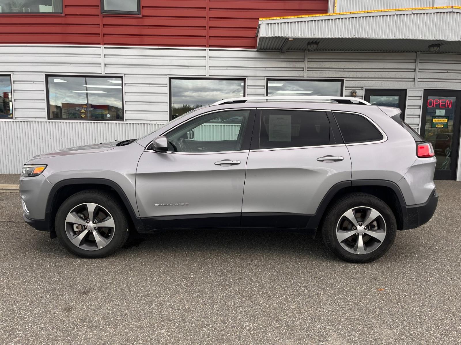 2020 Jeep Cherokee Limited 4WD (1C4PJMDXXLD) with an 3.2L V6 DOHC 24V engine, 9A transmission, located at 1960 Industrial Drive, Wasilla, 99654, (907) 376-5555, 61.573475, -149.400146 - Photo #2
