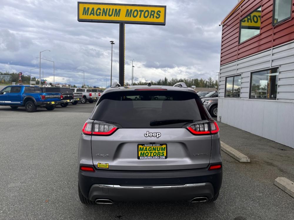 2020 Jeep Cherokee Limited 4WD (1C4PJMDXXLD) with an 3.2L V6 DOHC 24V engine, 9A transmission, located at 1960 Industrial Drive, Wasilla, 99654, (907) 376-5555, 61.573475, -149.400146 - Photo #4