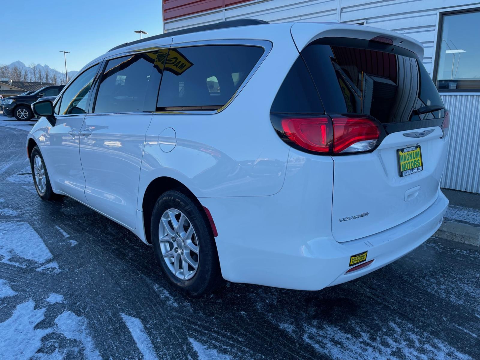 2020 White /Black Chrysler Voyager LXI (2C4RC1DG2LR) with an 3.6L V6 DOHC 24V engine, 9A transmission, located at 1960 Industrial Drive, Wasilla, 99654, (907) 376-5555, 61.573475, -149.400146 - Photo #3