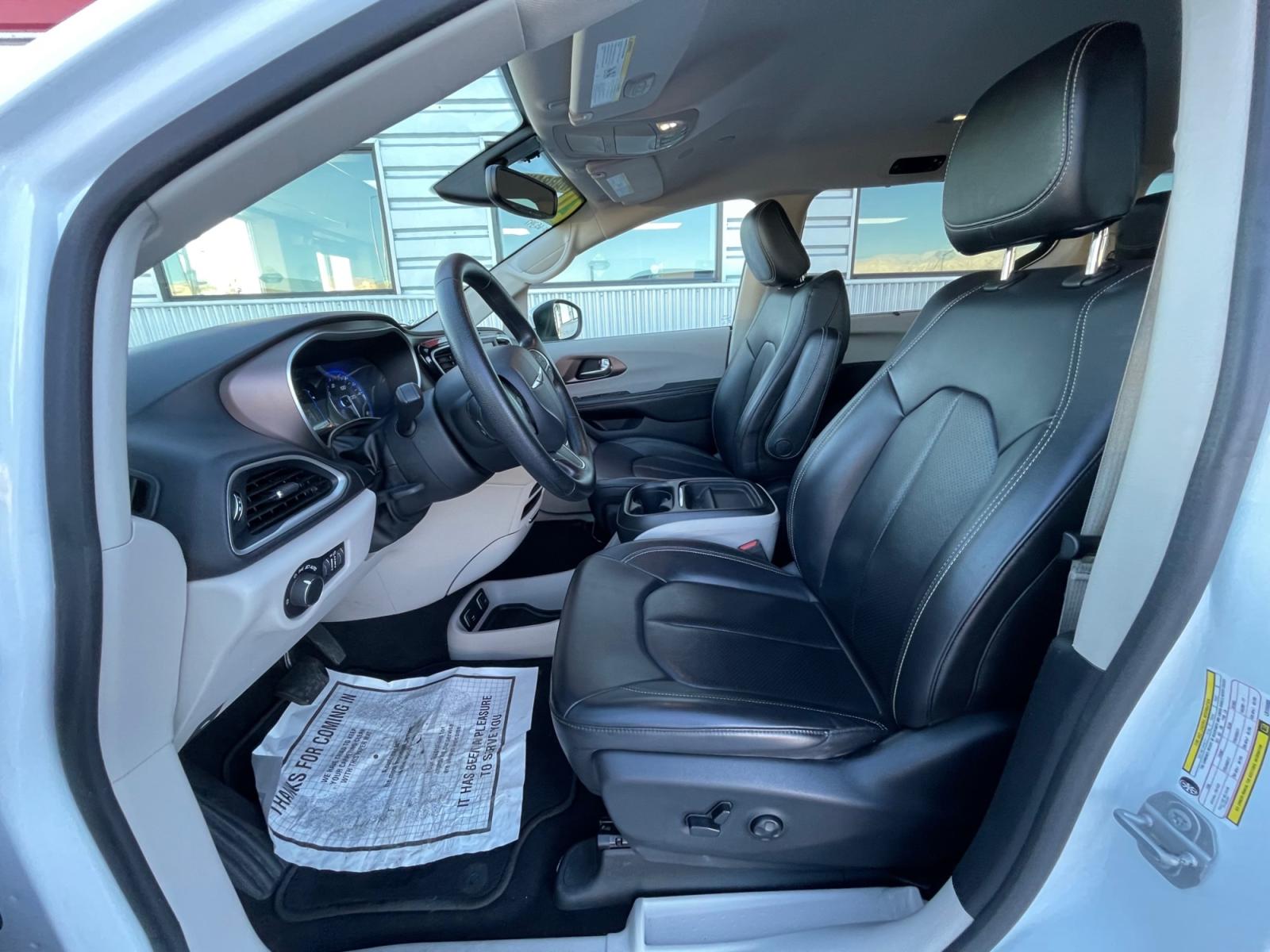 2020 White /Black Chrysler Voyager LXI (2C4RC1DG2LR) with an 3.6L V6 DOHC 24V engine, 9A transmission, located at 1960 Industrial Drive, Wasilla, 99654, (907) 376-5555, 61.573475, -149.400146 - Photo #8
