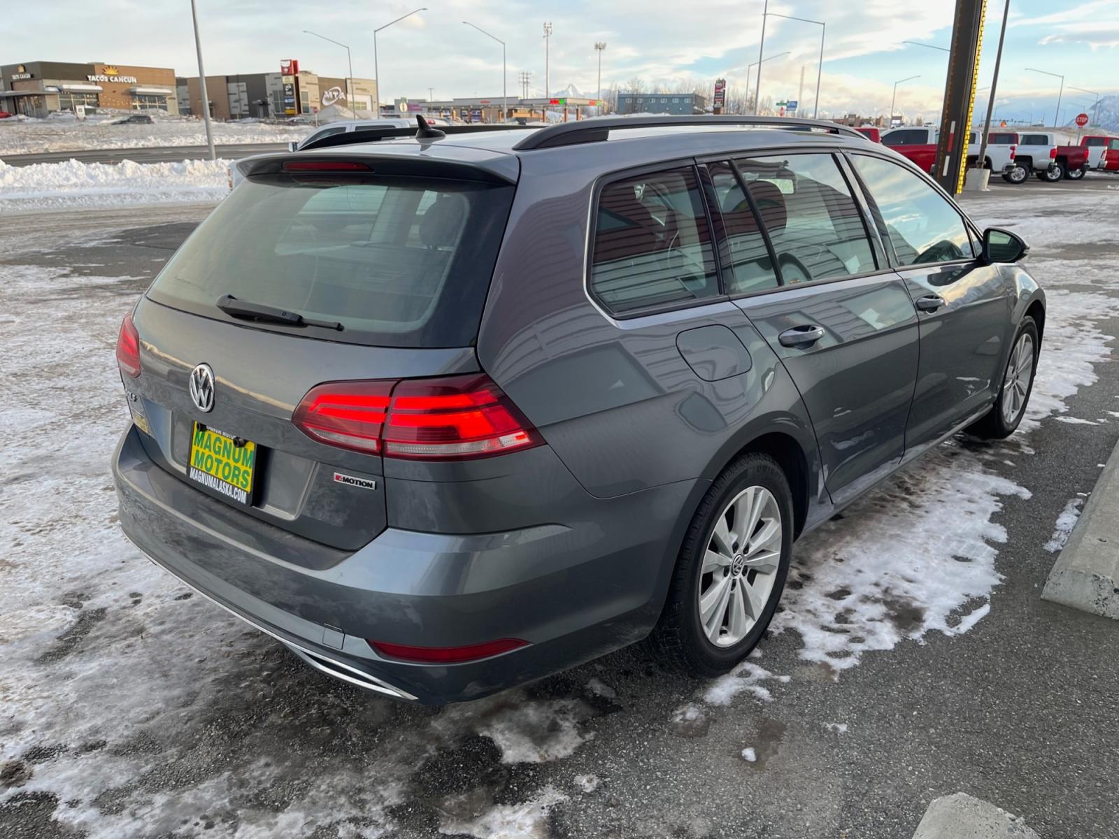 2019 Gray /Black Volkswagen Golf SportWagen 1.4T S 4Motion 6A (3VW117AU9KM) with an 1.8L L4 DOHC 16V engine, 6A transmission, located at 1960 Industrial Drive, Wasilla, 99654, (907) 376-5555, 61.573475, -149.400146 - Photo #5