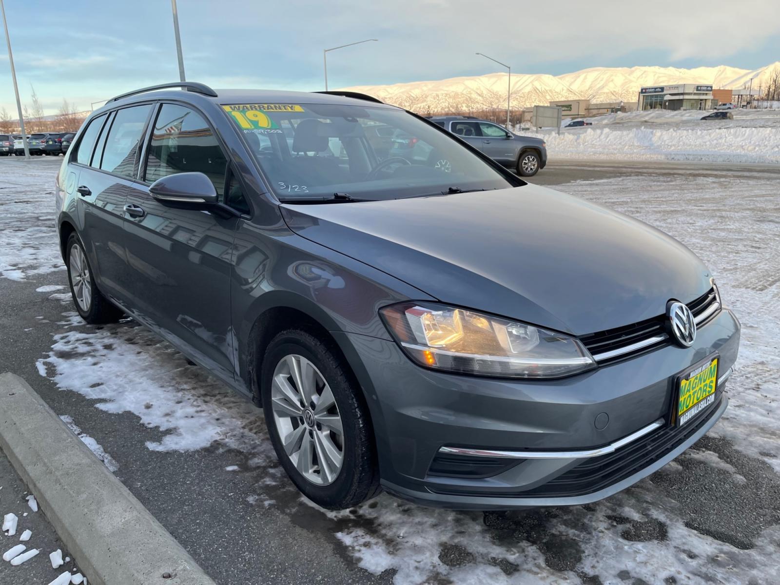 2019 Gray /Black Volkswagen Golf SportWagen 1.4T S 4Motion 6A (3VW117AU9KM) with an 1.8L L4 DOHC 16V engine, 6A transmission, located at 1960 Industrial Drive, Wasilla, 99654, (907) 376-5555, 61.573475, -149.400146 - Photo #6