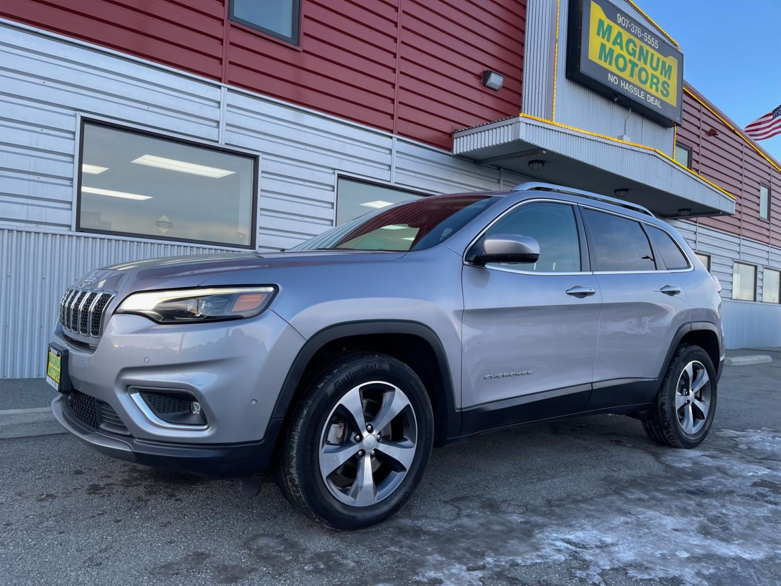 2019 Gray /Black Jeep Cherokee Limited 4WD (1C4PJMDX6KD) with an 3.2L V6 DOHC 24V engine, 9A transmission, located at 1960 Industrial Drive, Wasilla, 99654, (907) 376-5555, 61.573475, -149.400146 - Photo #0