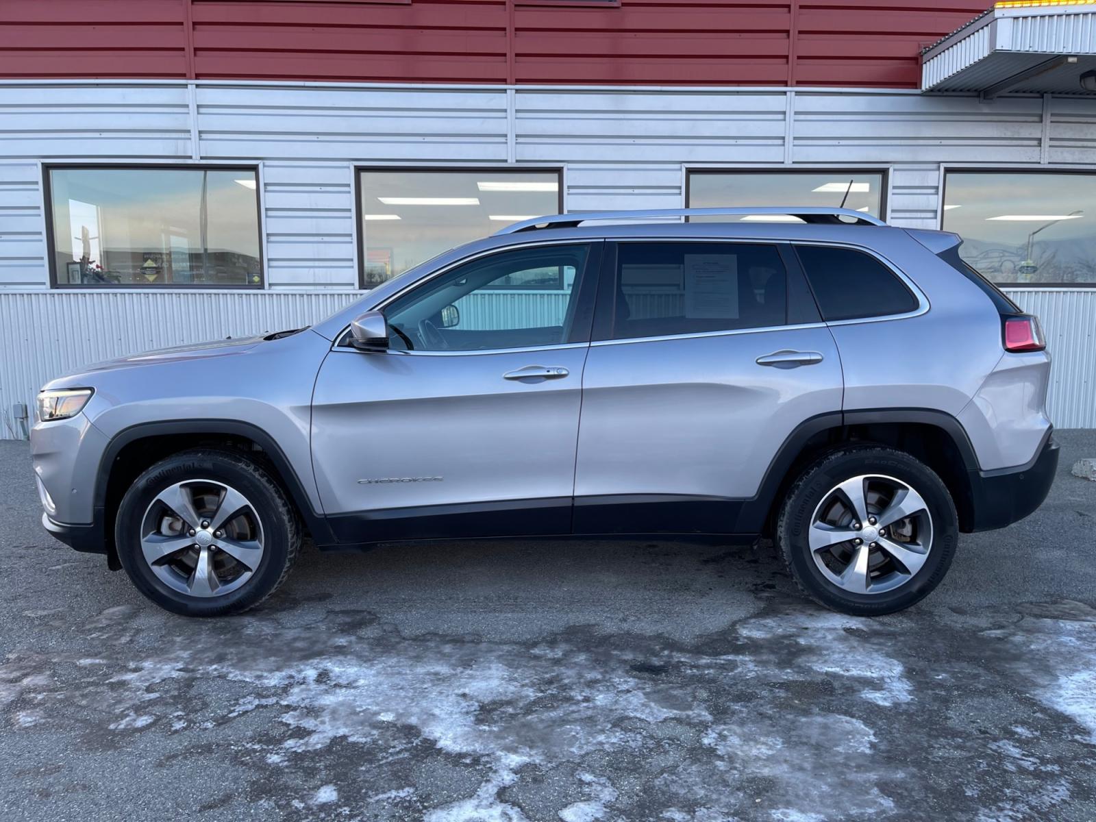 2019 Gray /Black Jeep Cherokee Limited 4WD (1C4PJMDX6KD) with an 3.2L V6 DOHC 24V engine, 9A transmission, located at 1960 Industrial Drive, Wasilla, 99654, (907) 376-5555, 61.573475, -149.400146 - Photo #2
