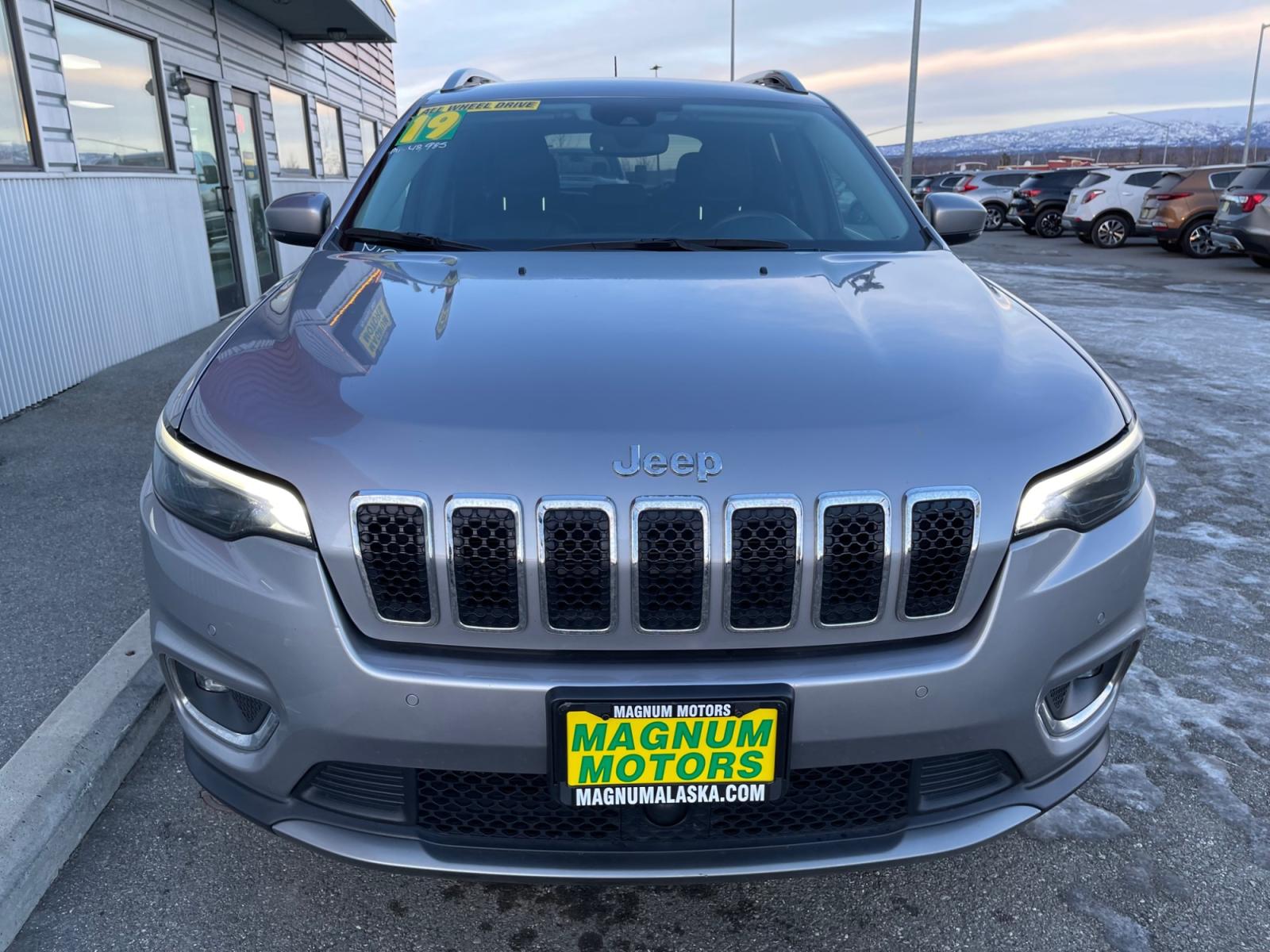 2019 Gray /Black Jeep Cherokee Limited 4WD (1C4PJMDX6KD) with an 3.2L V6 DOHC 24V engine, 9A transmission, located at 1960 Industrial Drive, Wasilla, 99654, (907) 376-5555, 61.573475, -149.400146 - Photo #7