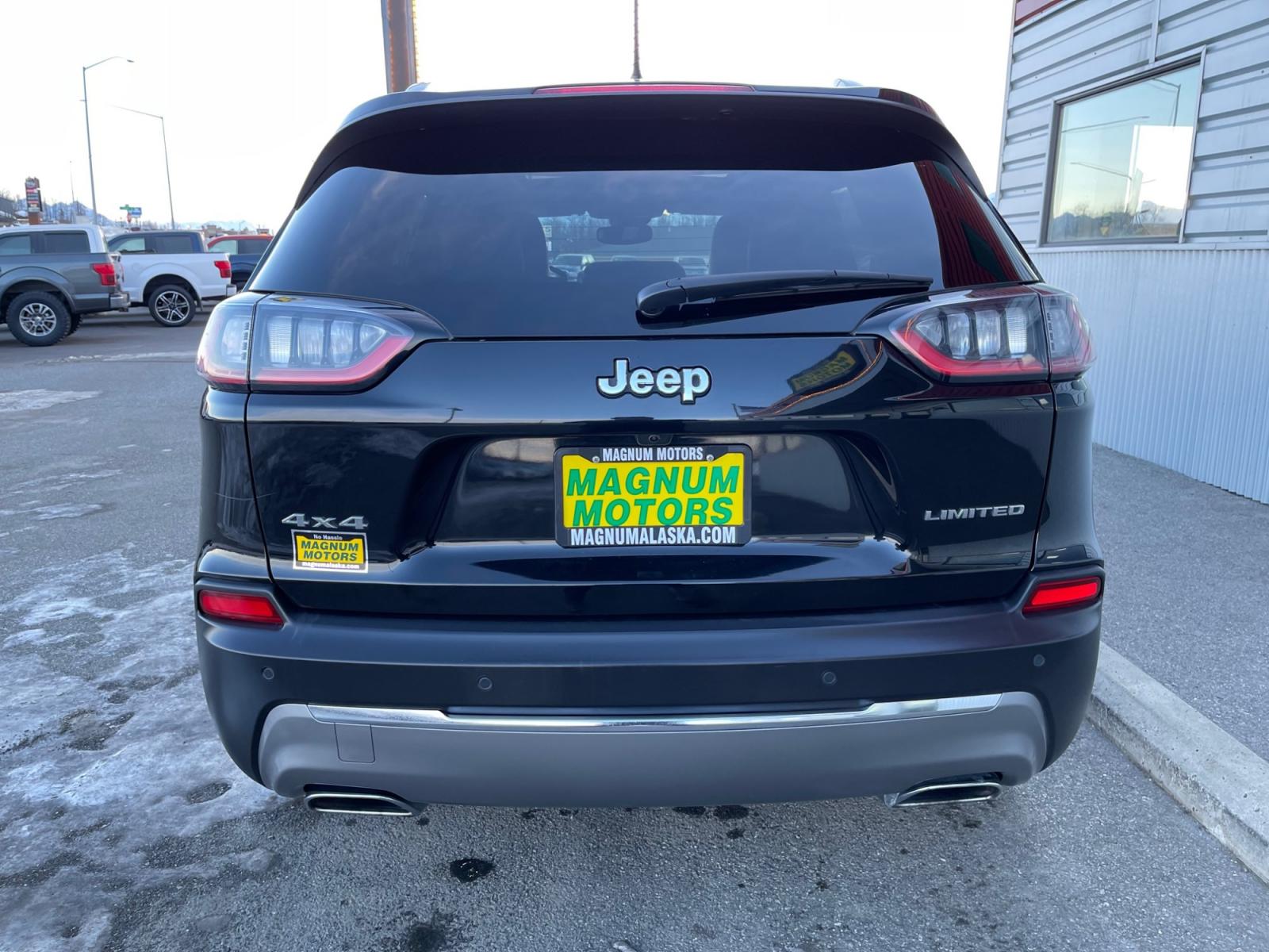 2021 Black /Black Jeep Cherokee Limited 4WD (1C4PJMDX5MD) with an 3.2L V6 DOHC 24V engine, 9A transmission, located at 1960 Industrial Drive, Wasilla, 99654, (907) 376-5555, 61.573475, -149.400146 - Photo #4