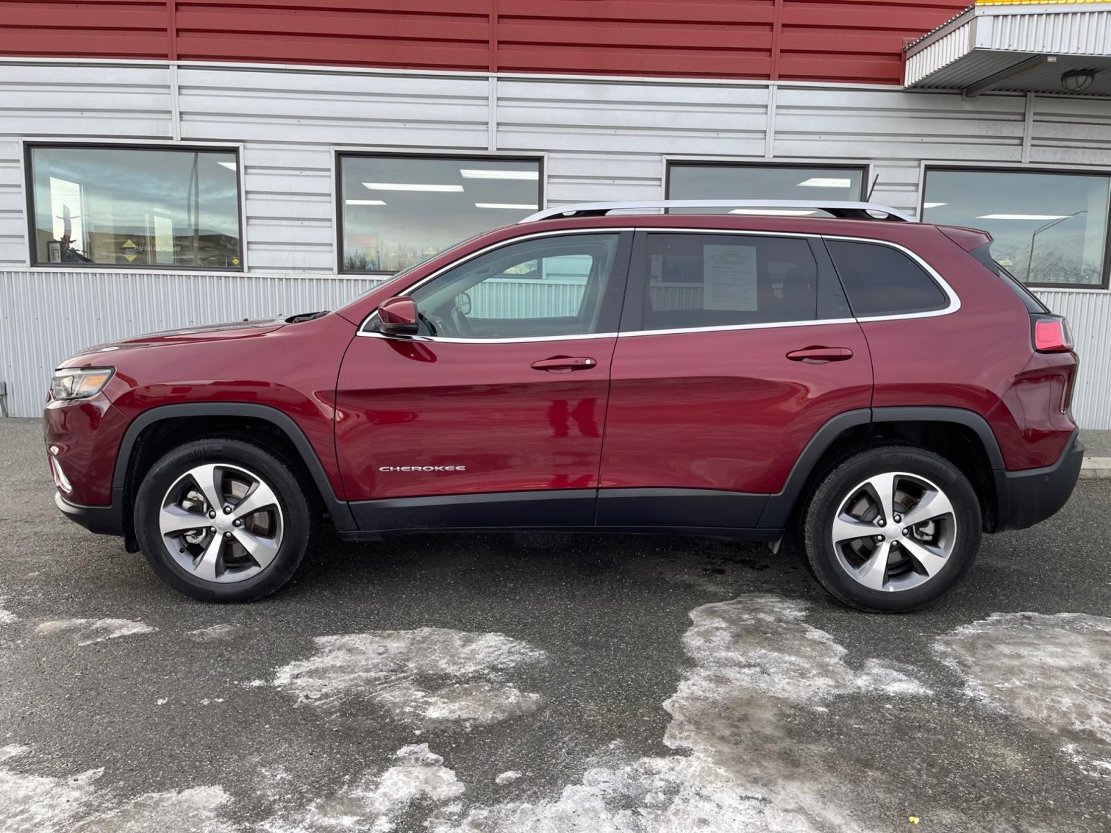 2021 Red /Black Jeep Cherokee Limited 4WD (1C4PJMDX7MD) with an 3.2L V6 DOHC 24V engine, 9A transmission, located at 1960 Industrial Drive, Wasilla, 99654, (907) 376-5555, 61.573475, -149.400146 - Photo #2