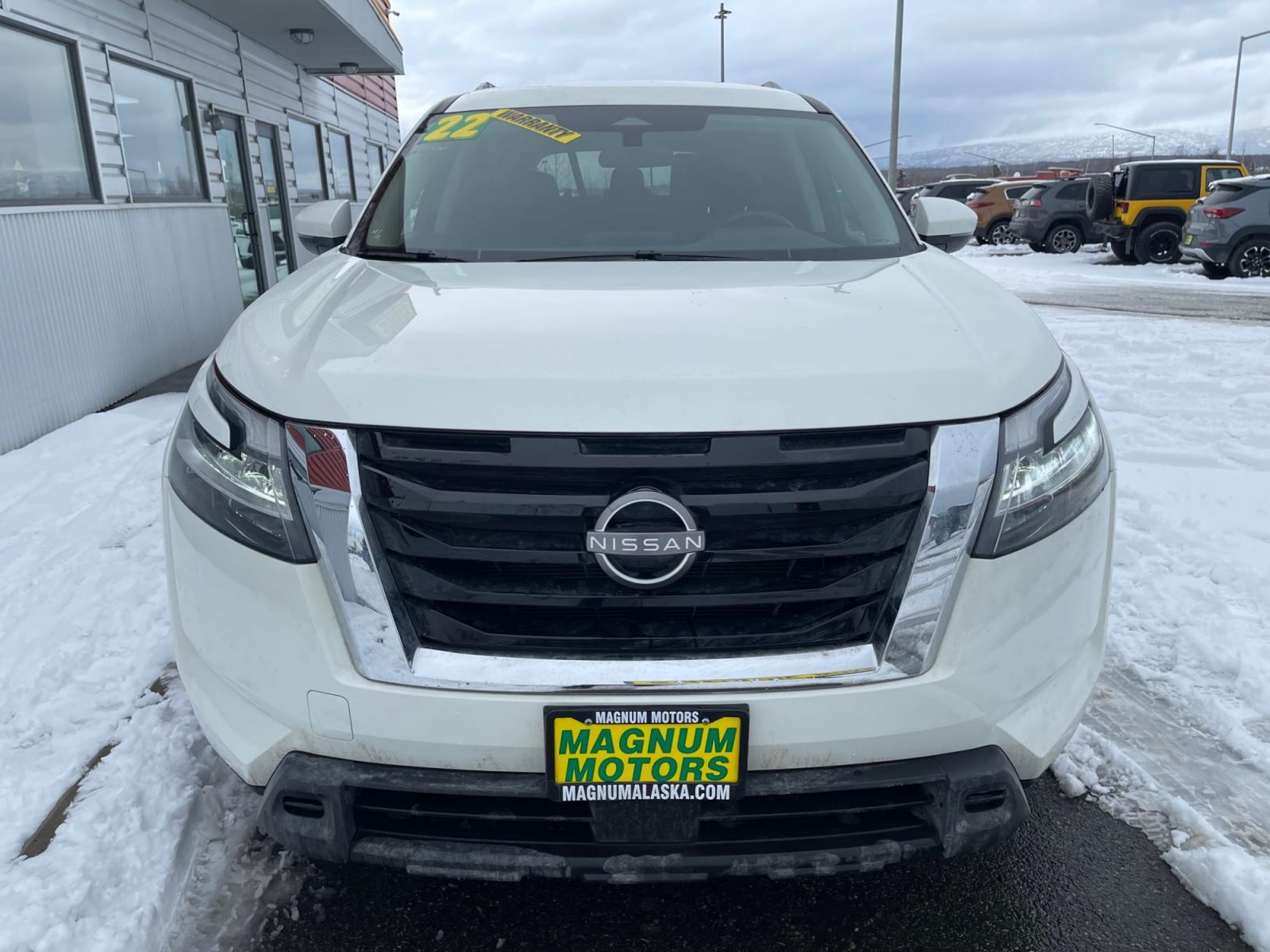 2022 White /Black Nissan Pathfinder SV 4WD (5N1DR3BC8NC) with an 3.5L V6 DOHC 24V engine, CVT transmission, located at 1960 Industrial Drive, Wasilla, 99654, (907) 376-5555, 61.573475, -149.400146 - Photo #7