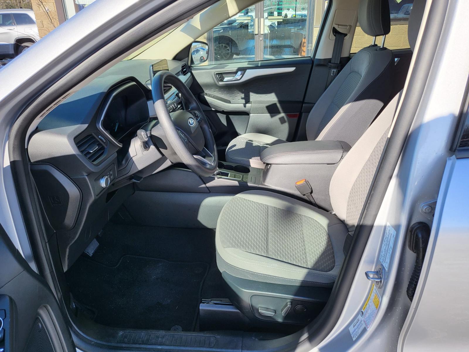 2020 Silver Ford Escape SE AWD (1FMCU9G68LU) with an 1.5L L3 engine, 6A transmission, located at 44152 Sterling Highway, Soldotna, 99669, (907) 262-5555, 60.484917, -151.062408 - Photo #10