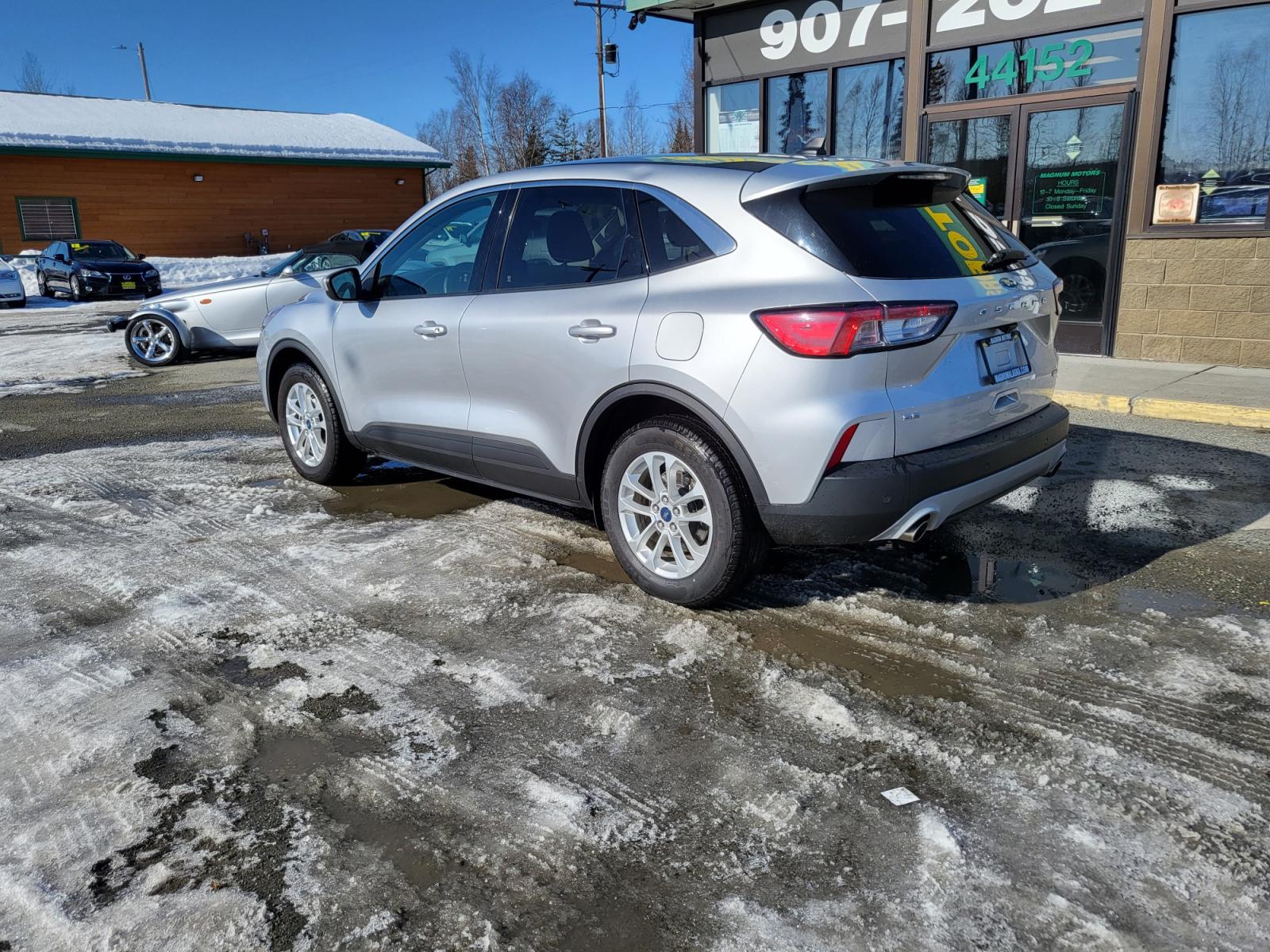 2020 Silver Ford Escape SE AWD (1FMCU9G68LU) with an 1.5L L3 engine, 6A transmission, located at 44152 Sterling Highway, Soldotna, 99669, (907) 262-5555, 60.484917, -151.062408 - Photo #4