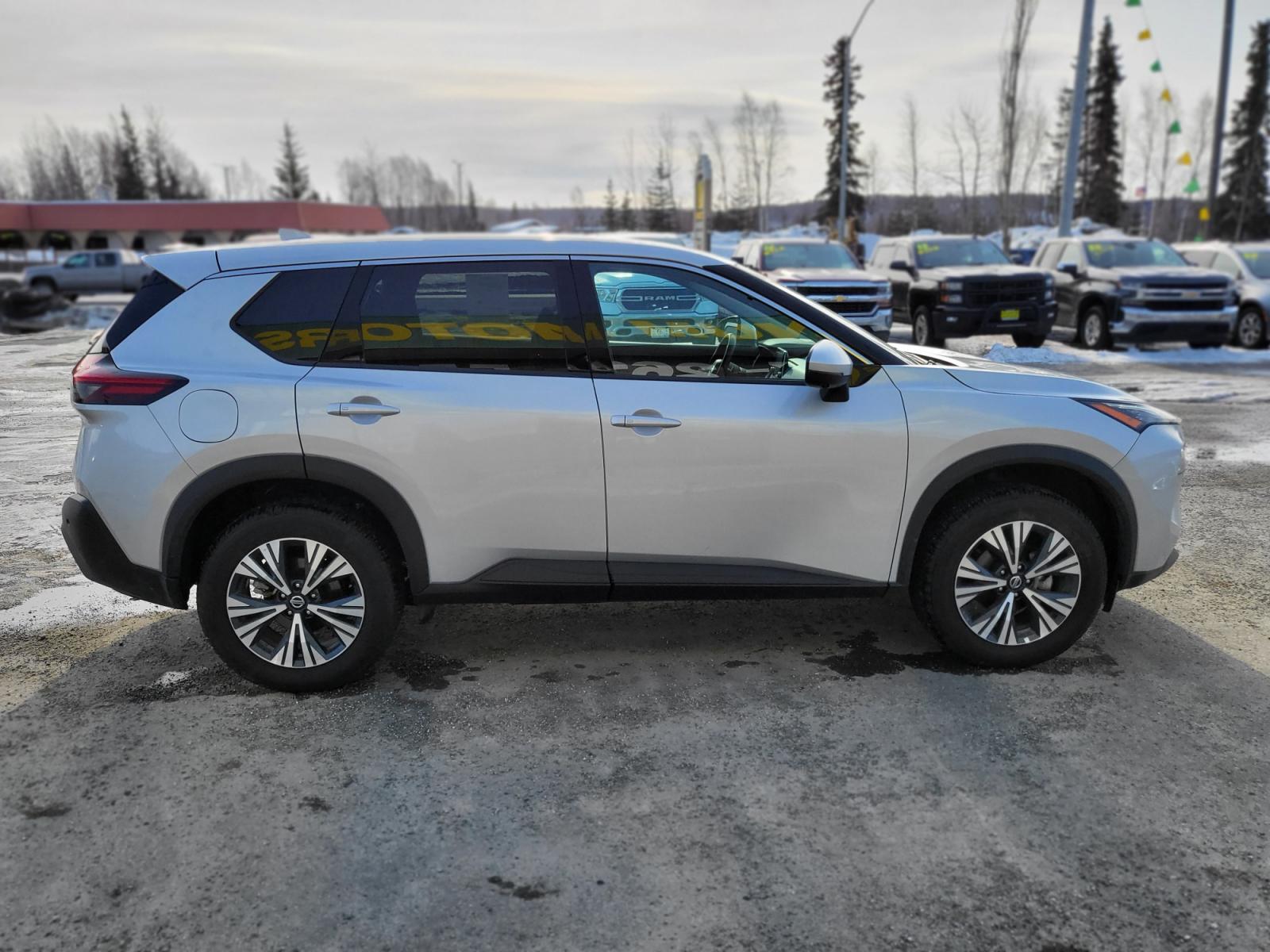 2021 Nissan Rogue SV AWD (5N1AT3BB0MC) with an 2.5L L4 DOHC 16V engine, CVT transmission, located at 44152 Sterling Highway, Soldotna, 99669, (907) 262-5555, 60.484917, -151.062408 - Photo #7
