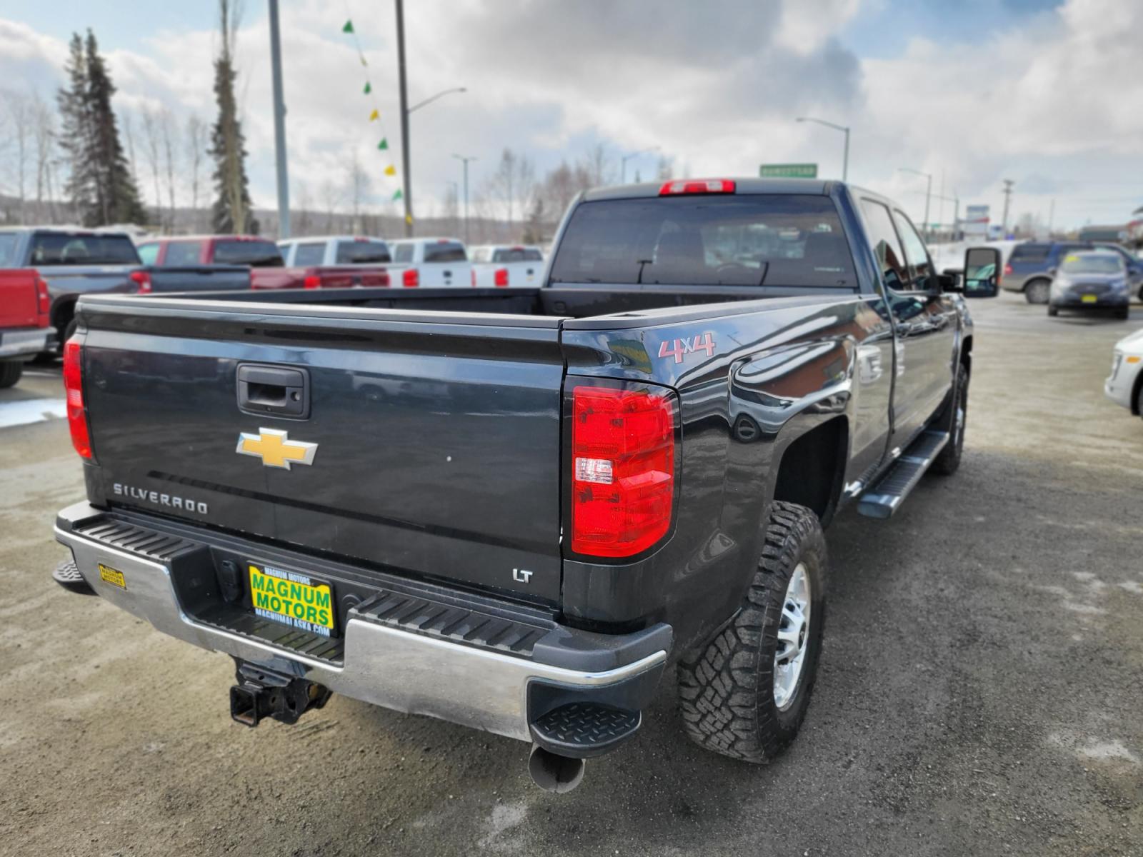 2019 GRAY /GRAY Chevrolet Silverado 2500HD LT (1GC1KSEY6KF) with an 6.6L V8 OHV 16V DIESEL engine, 6A transmission, located at 44152 Sterling Highway, Soldotna, 99669, (907) 262-5555, 60.484917, -151.062408 - Photo #5