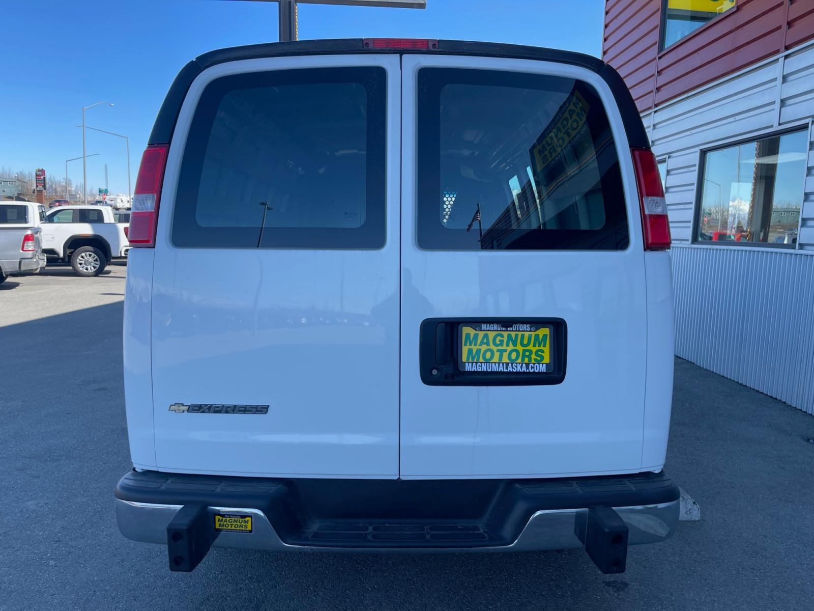 2020 White /Gray Chevrolet Express 2500 Cargo (1GCWGAFG7L1) with an 6.0L V8 OHV 16V FFV engine, 6A transmission, located at 1960 Industrial Drive, Wasilla, 99654, (907) 376-5555, 61.573475, -149.400146 - Photo #3
