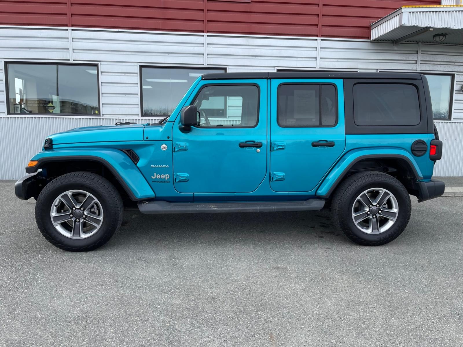 2020 Teal /Black Jeep Wrangler Unlimited Sahara (1C4HJXENXLW) with an 2.0L L4 DOHC 16V TURBO engine, 6A transmission, located at 1960 Industrial Drive, Wasilla, 99654, (907) 376-5555, 61.573475, -149.400146 - Photo #2