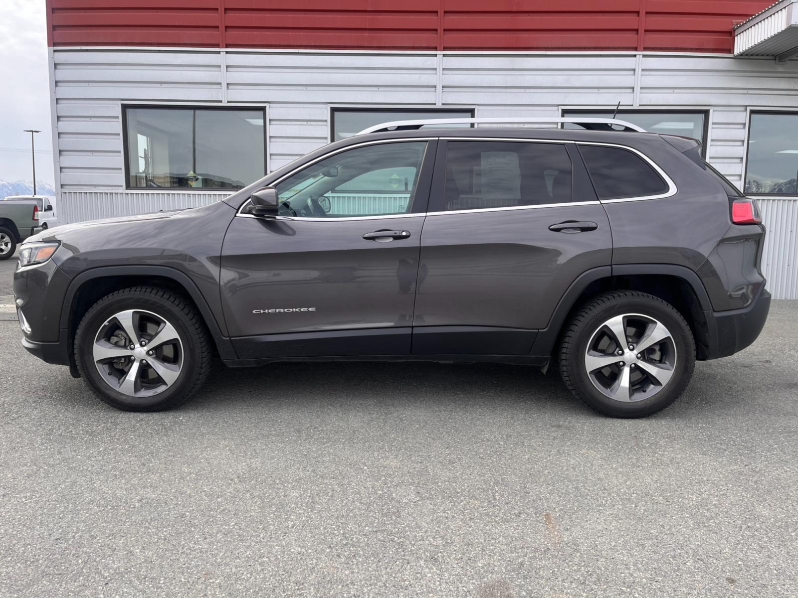 2019 Gray Jeep Cherokee Limited 4WD (1C4PJMDN1KD) with an 2.0L L4 DOHC 16V TURBO engine, 9A transmission, located at 1960 Industrial Drive, Wasilla, 99654, (907) 376-5555, 61.573475, -149.400146 - Photo #1