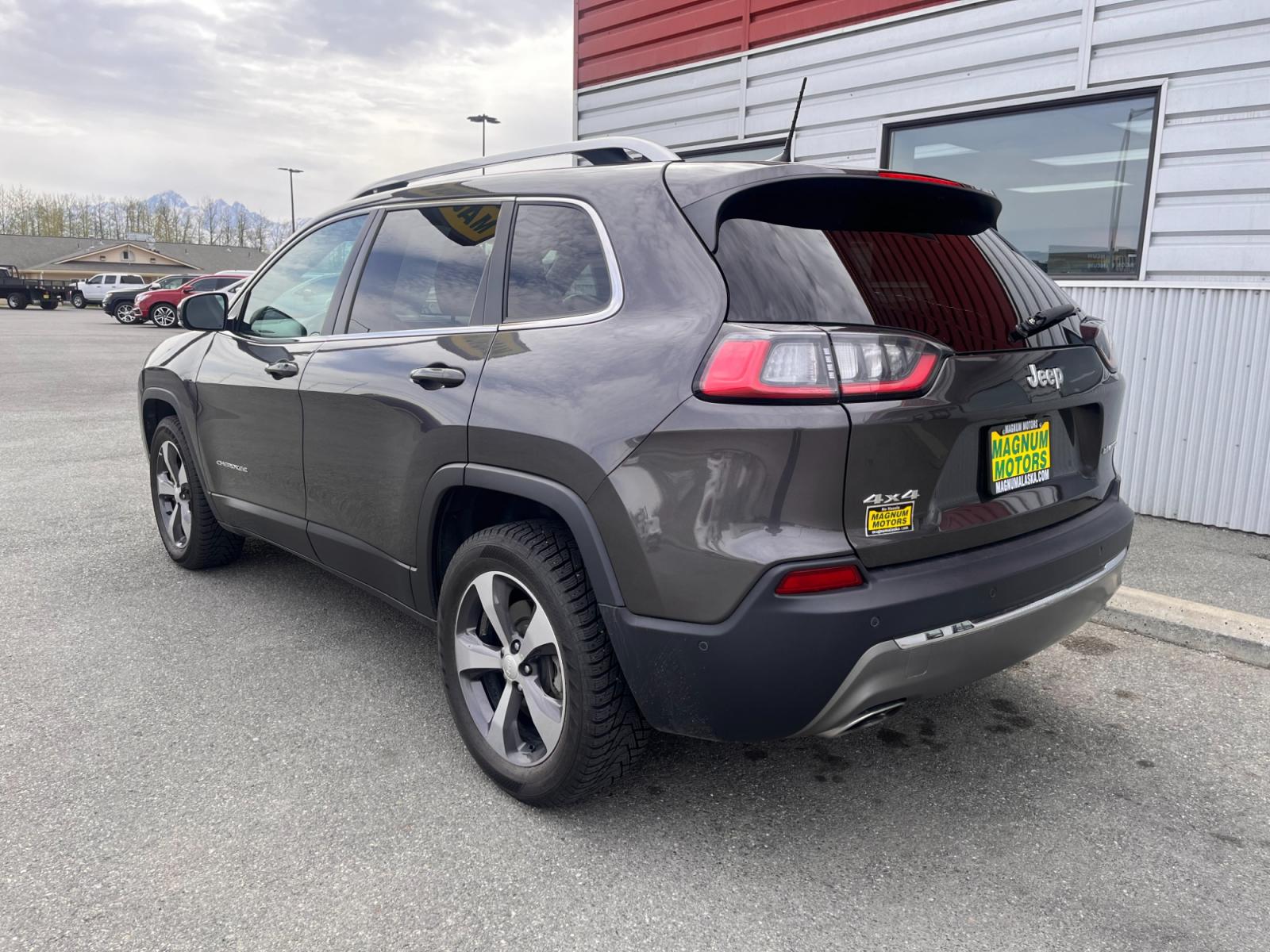 2019 Gray Jeep Cherokee Limited 4WD (1C4PJMDN1KD) with an 2.0L L4 DOHC 16V TURBO engine, 9A transmission, located at 1960 Industrial Drive, Wasilla, 99654, (907) 376-5555, 61.573475, -149.400146 - Photo #2
