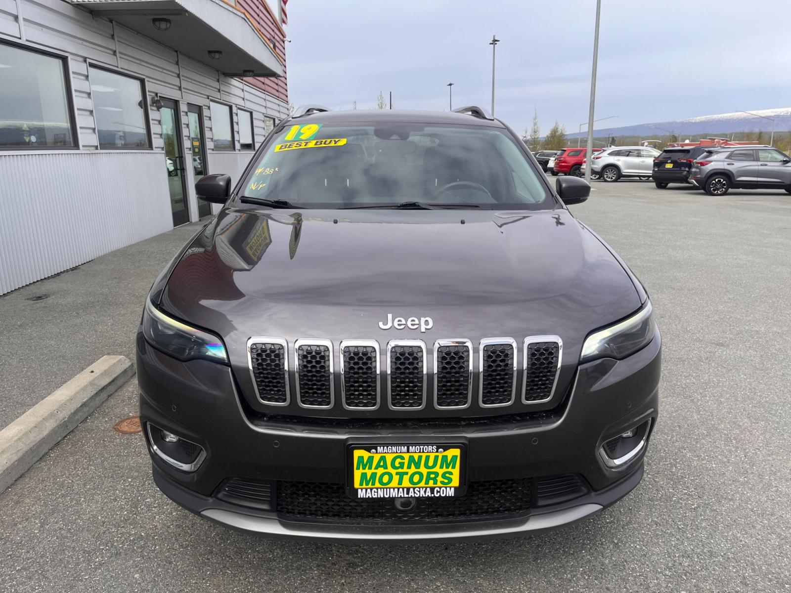 2019 Gray Jeep Cherokee Limited 4WD (1C4PJMDN1KD) with an 2.0L L4 DOHC 16V TURBO engine, 9A transmission, located at 1960 Industrial Drive, Wasilla, 99654, (907) 376-5555, 61.573475, -149.400146 - Photo #5