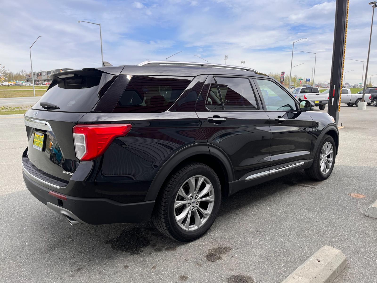 2021 Black Ford Explorer Limited AWD (1FMSK8FH5MG) with an 2.3L L4 DOHC 16V engine, 10A transmission, located at 1960 Industrial Drive, Wasilla, 99654, (907) 376-5555, 61.573475, -149.400146 - Photo #5