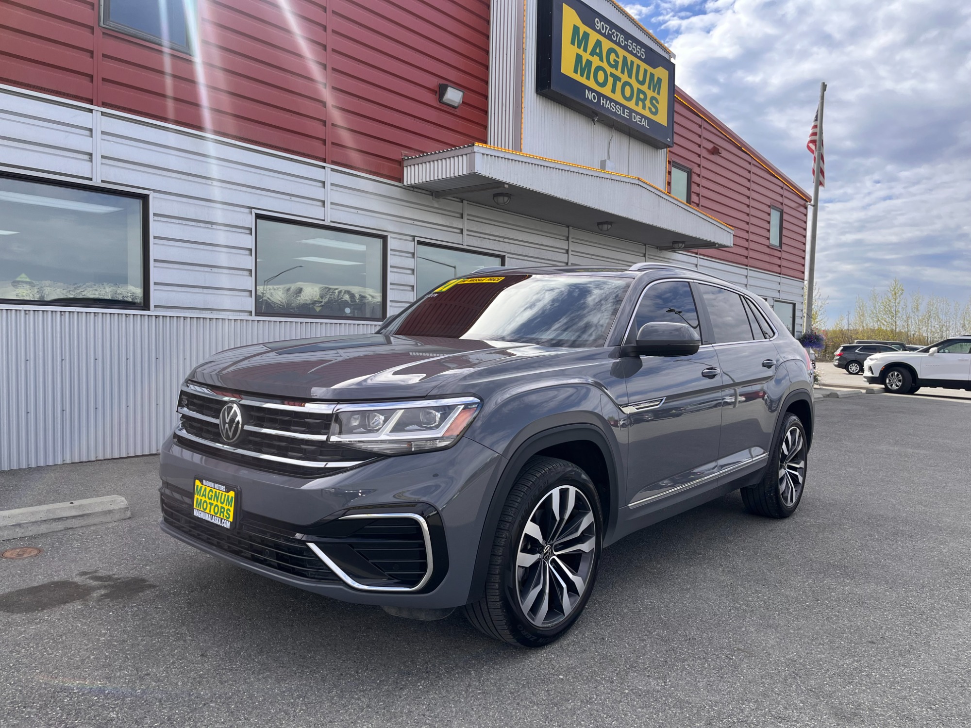 photo of 2021 Volkswagen Atlas Cross Sport V6 SEL R-Line