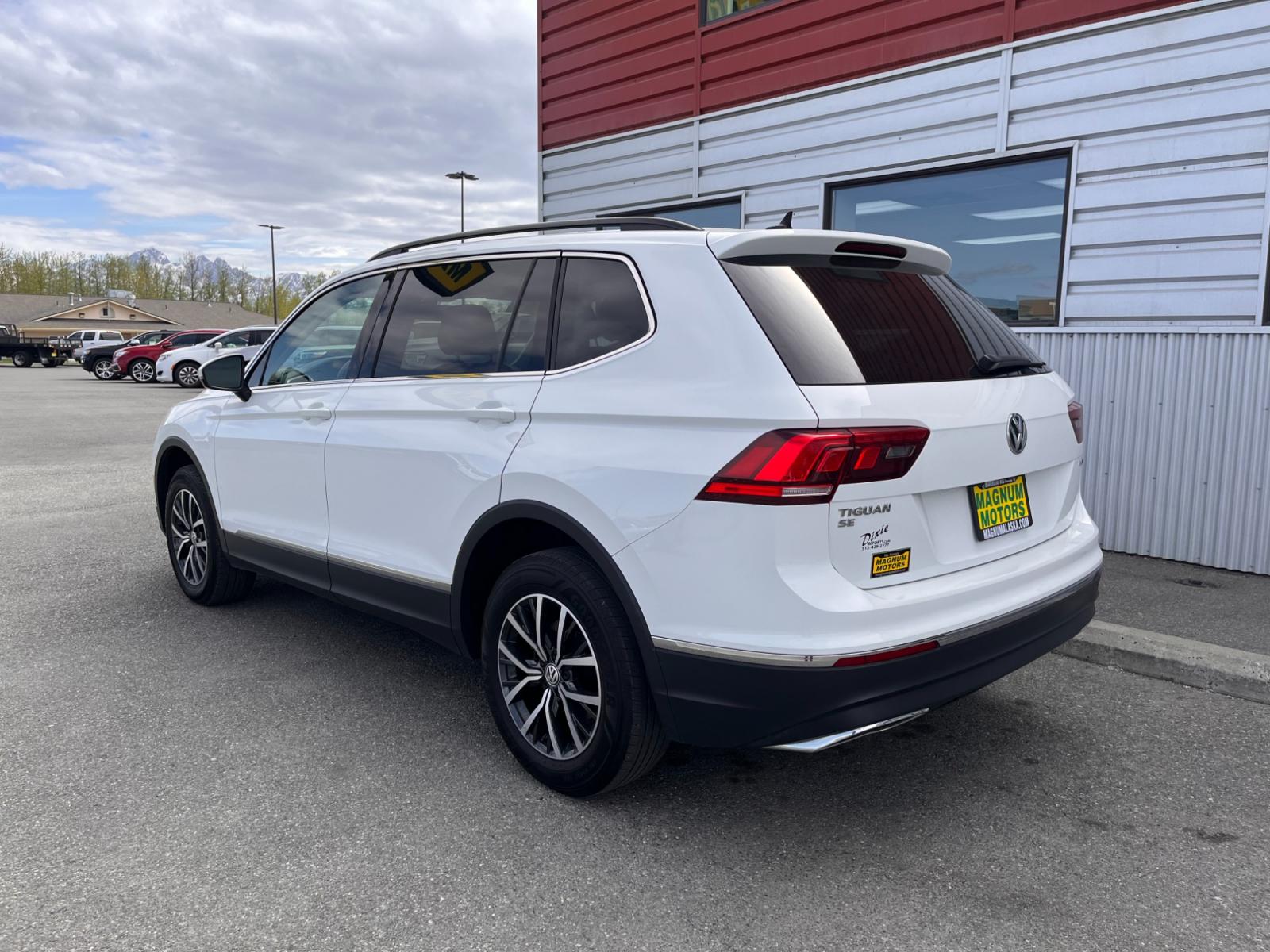 2020 Volkswagen Tiguan SE 4Motion AWD (3VV2B7AX8LM) with an 2.0L L4 DOHC 16V TURBO engine, 8A transmission, located at 44152 Sterling Highway, Soldotna, 99669, (907) 262-5555, 60.484917, -151.062408 - Photo #3