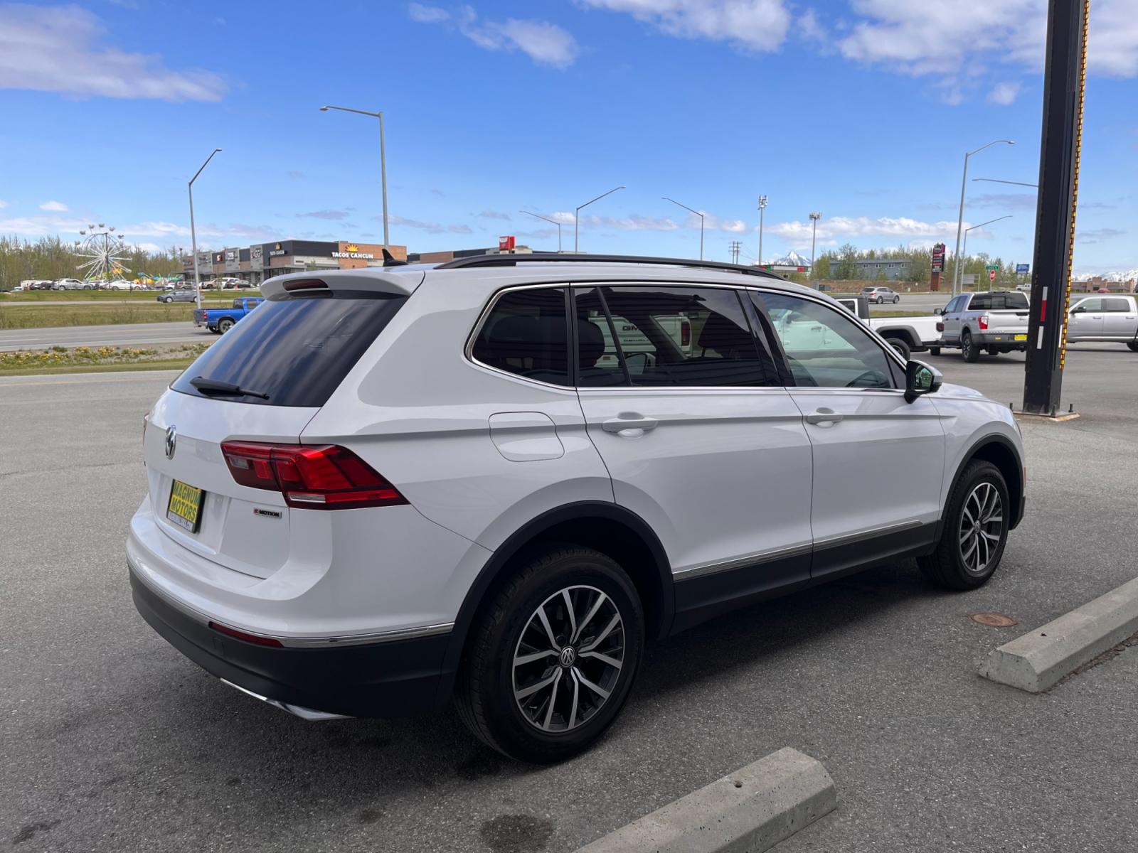 2020 Volkswagen Tiguan SE 4Motion AWD (3VV2B7AX8LM) with an 2.0L L4 DOHC 16V TURBO engine, 8A transmission, located at 44152 Sterling Highway, Soldotna, 99669, (907) 262-5555, 60.484917, -151.062408 - Photo #5