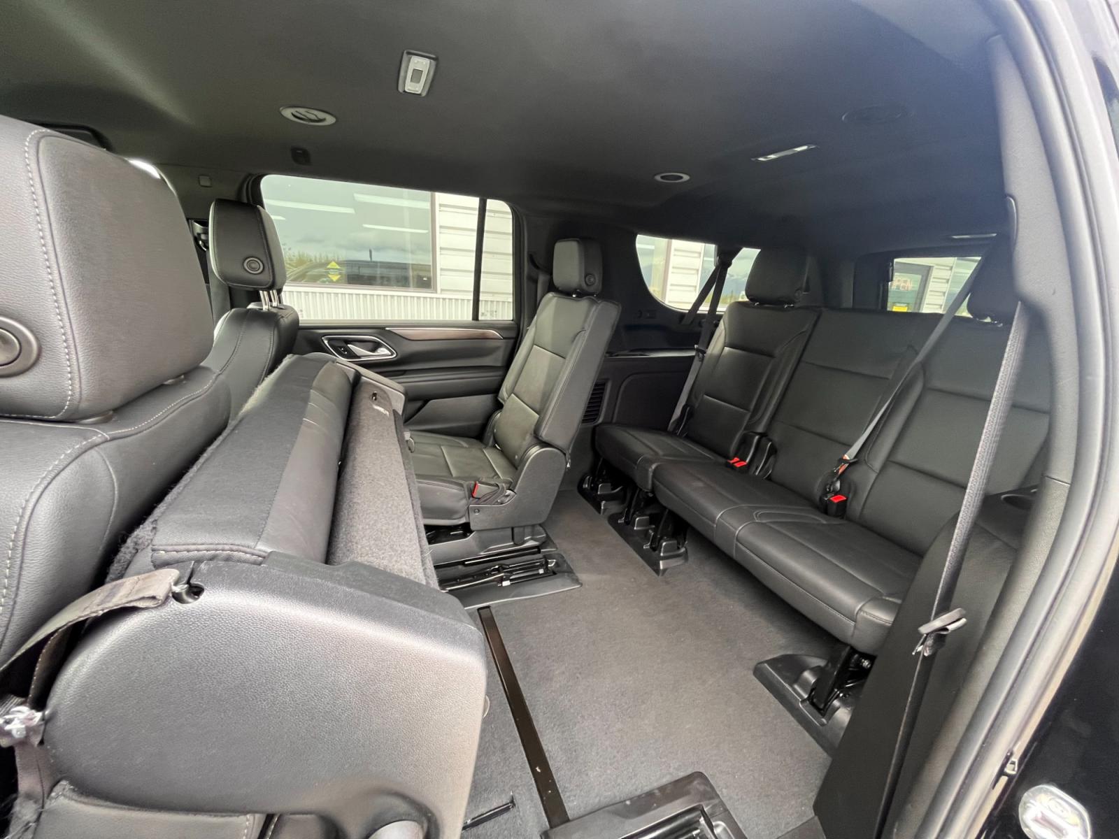 2022 /black leather Chevrolet Suburban Z71 (1GNSKDKD2NR) with an 5.3L V8 OHV 16V engine, 10A transmission, located at 1960 Industrial Drive, Wasilla, 99654, (907) 376-5555, 61.573475, -149.400146 - Photo #10