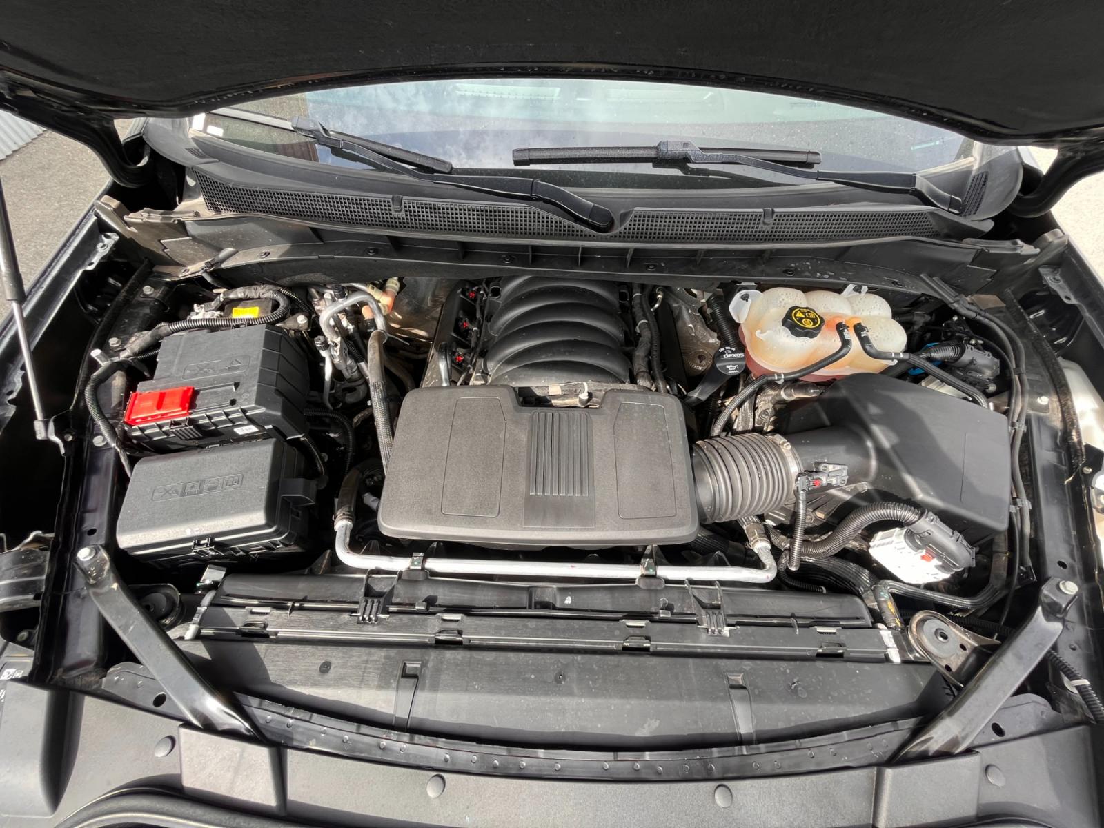 2022 /black leather Chevrolet Suburban Z71 (1GNSKDKD2NR) with an 5.3L V8 OHV 16V engine, 10A transmission, located at 44152 Sterling Highway, Soldotna, 99669, (907) 262-5555, 60.484917, -151.062408 - Photo #21