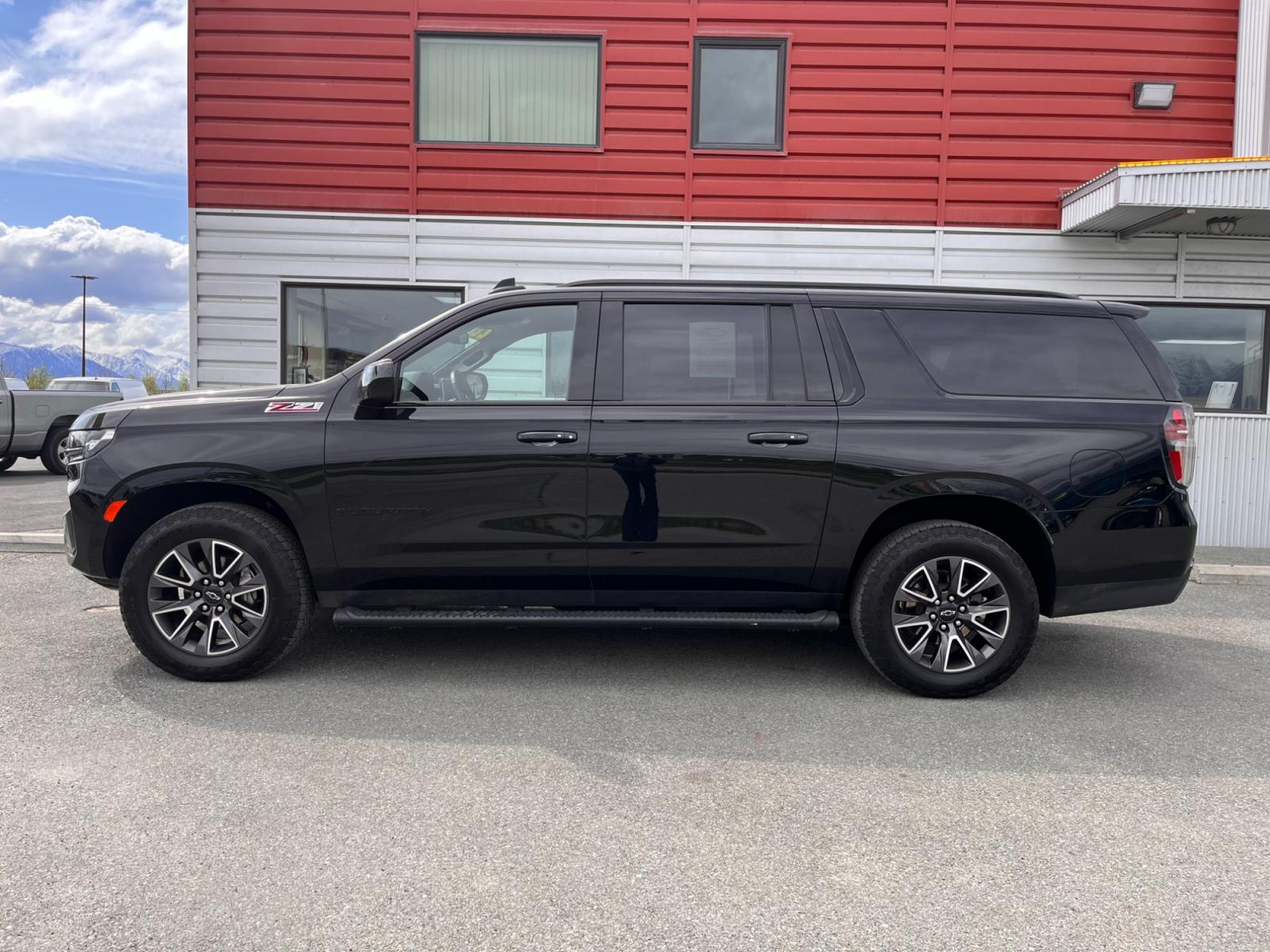 2022 /black leather Chevrolet Suburban Z71 (1GNSKDKD2NR) with an 5.3L V8 OHV 16V engine, 10A transmission, located at 1960 Industrial Drive, Wasilla, 99654, (907) 376-5555, 61.573475, -149.400146 - Photo #2