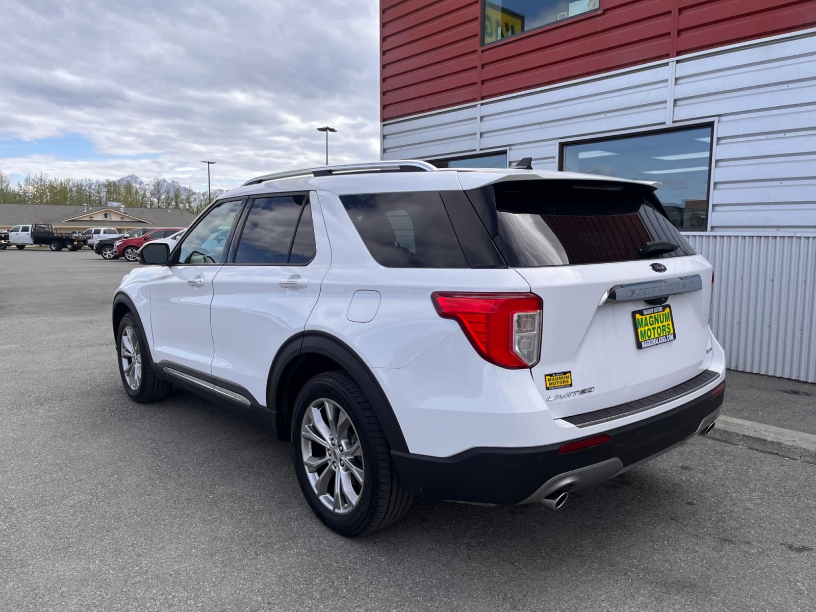 2021 White /white leather Ford Explorer Limited AWD (1FMSK8FH9MG) with an 2.3L L4 DOHC 16V engine, 10A transmission, located at 1960 Industrial Drive, Wasilla, 99654, (907) 376-5555, 61.573475, -149.400146 - Photo #3