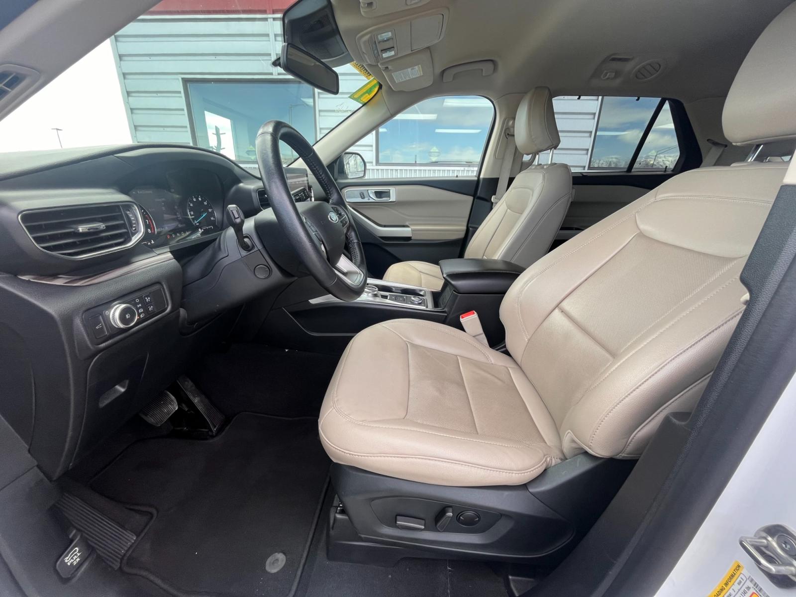 2021 White /white leather Ford Explorer Limited AWD (1FMSK8FH9MG) with an 2.3L L4 DOHC 16V engine, 10A transmission, located at 1960 Industrial Drive, Wasilla, 99654, (907) 376-5555, 61.573475, -149.400146 - Photo #8